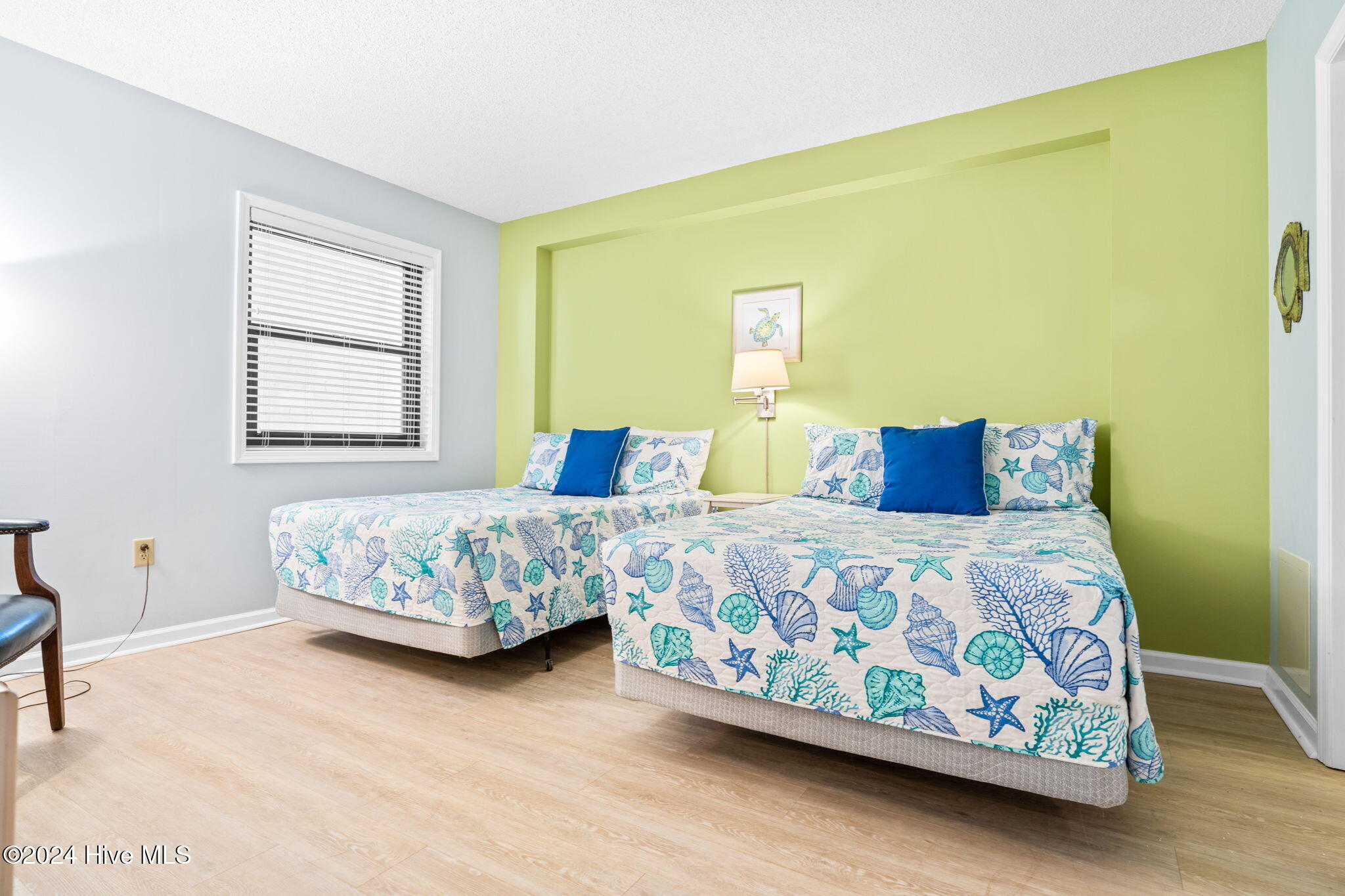 100476162 | Photo 33