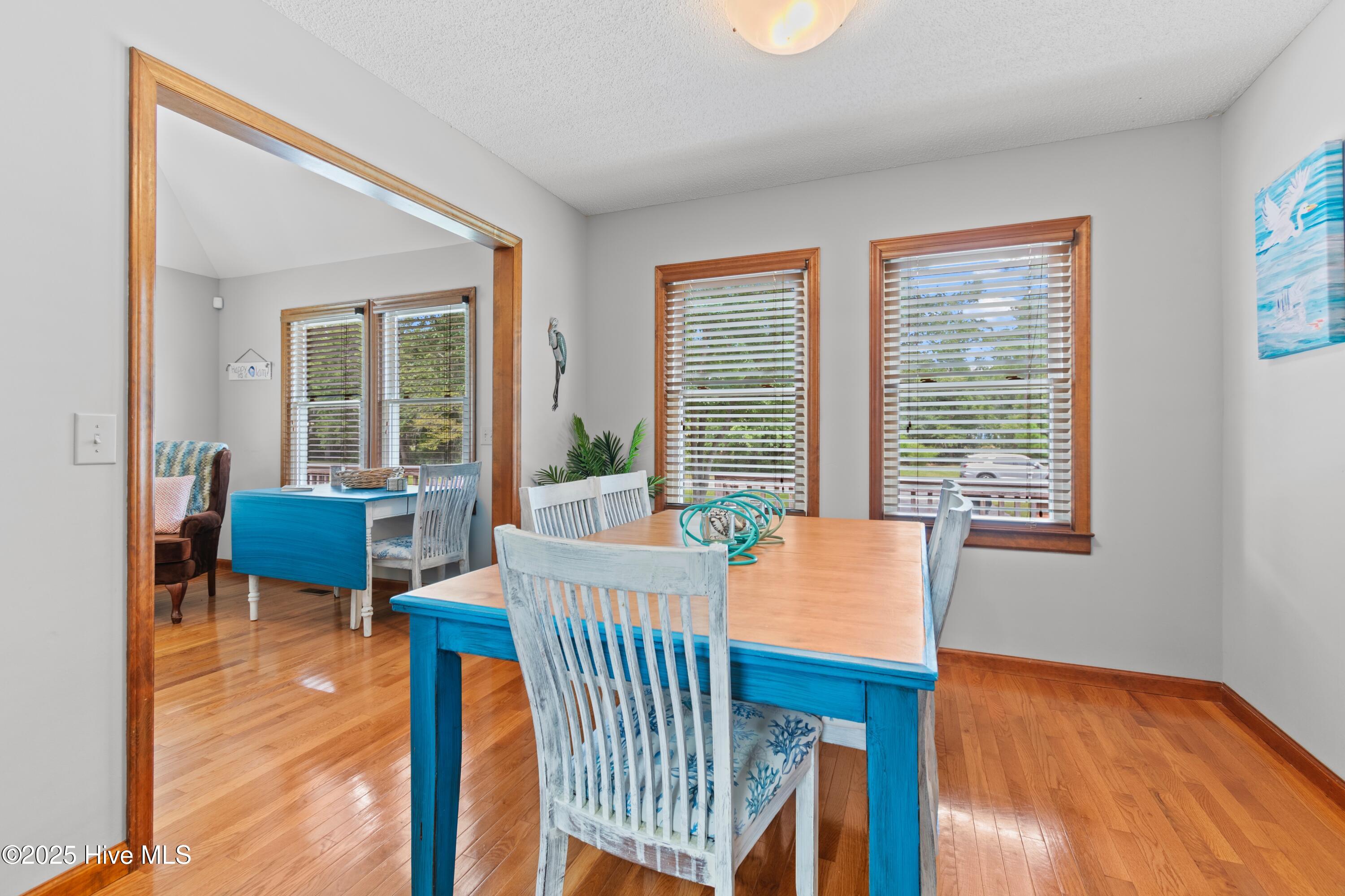 100530130 | Photo 21