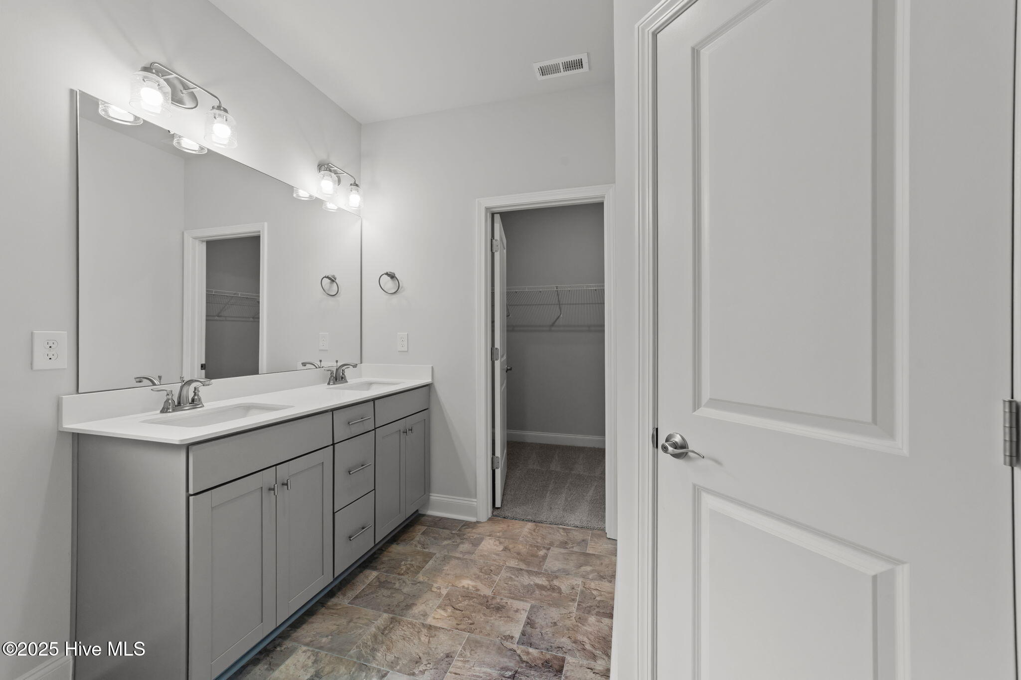 100485134 | Photo 14