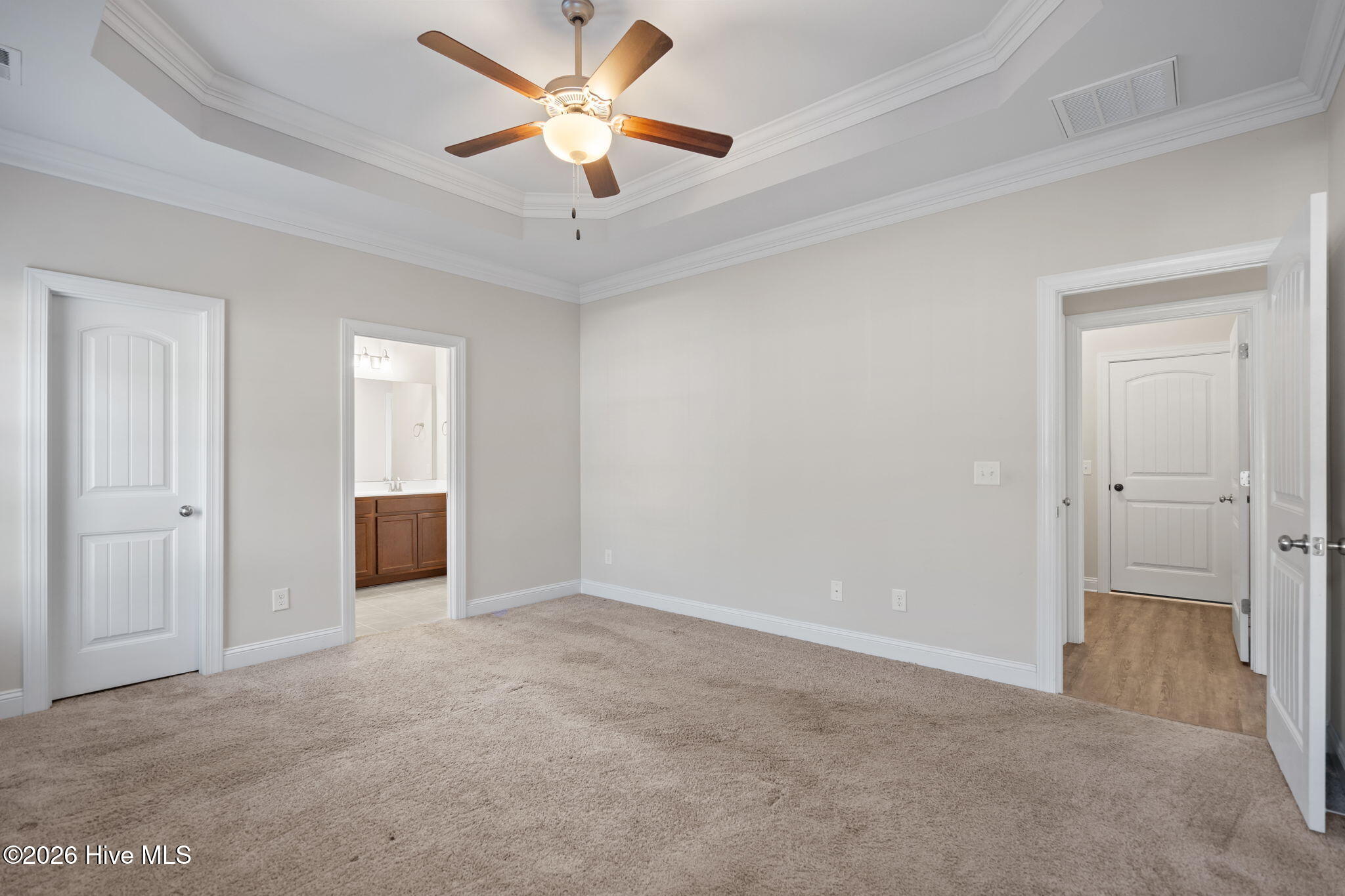 100561357 | Photo 18