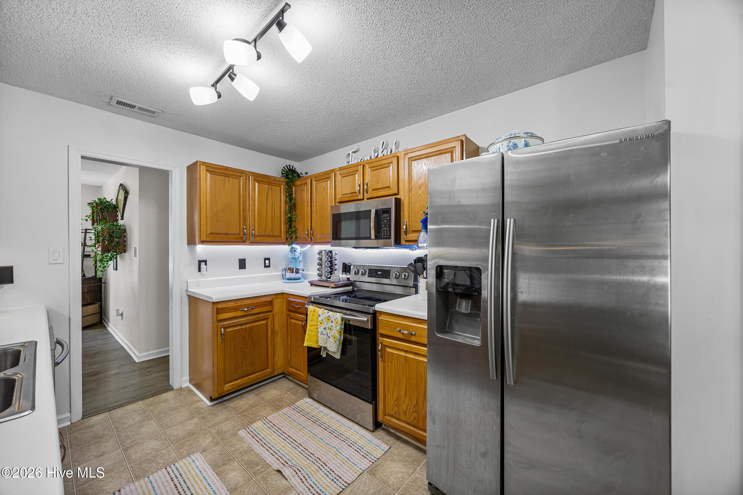 100566789 | Photo 28