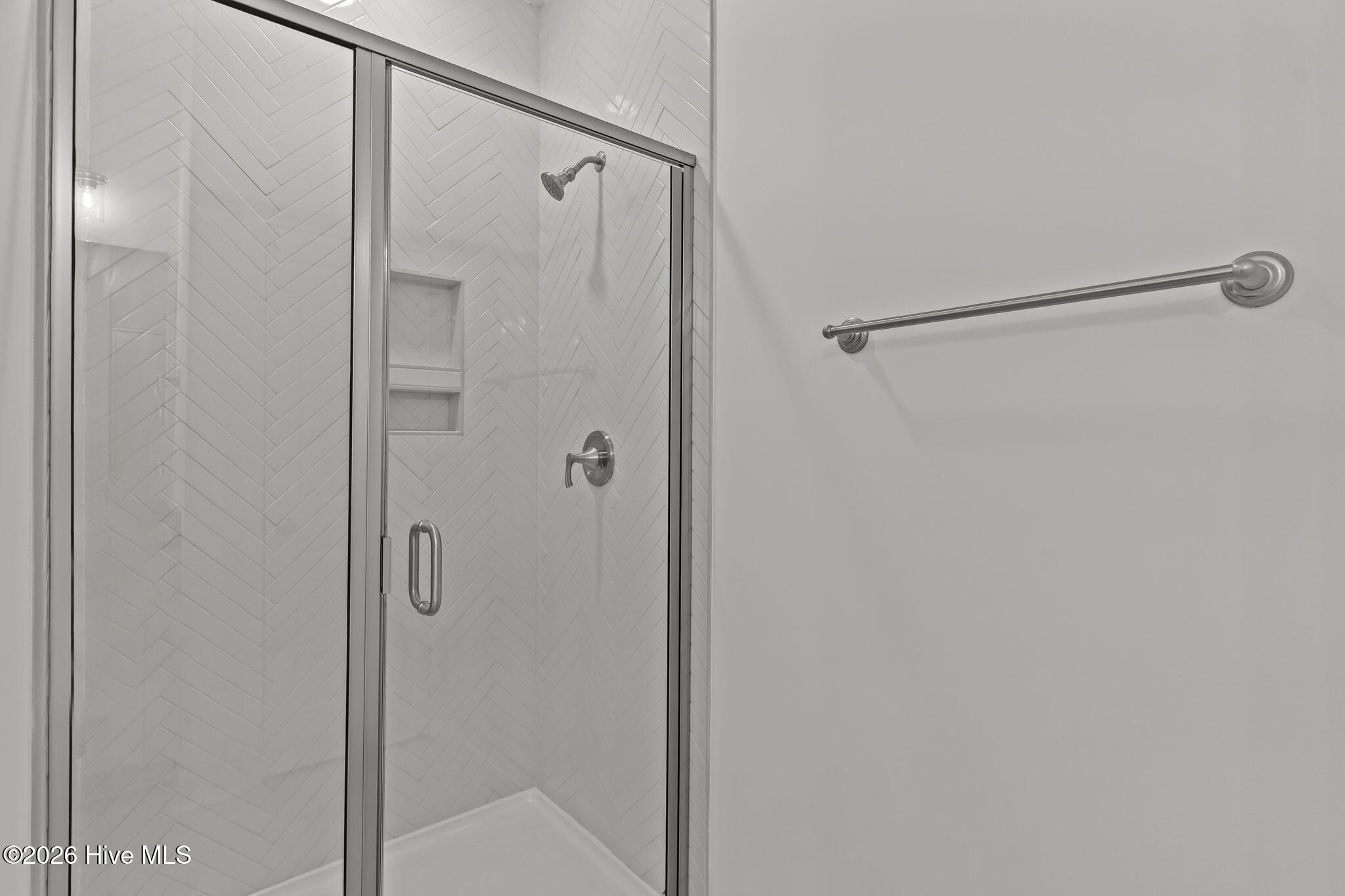 100528695 | Photo 36