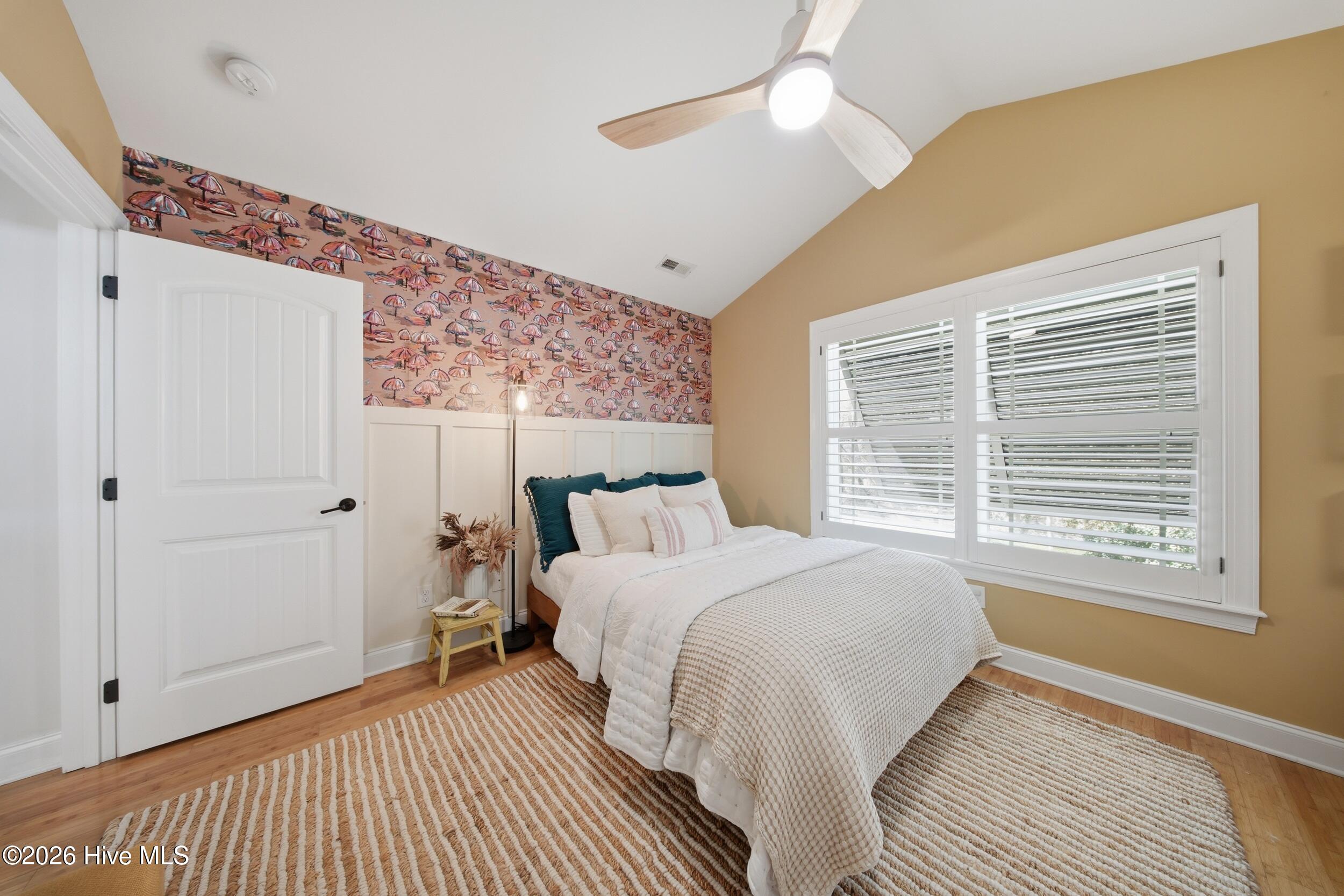 100561155 | Photo 52