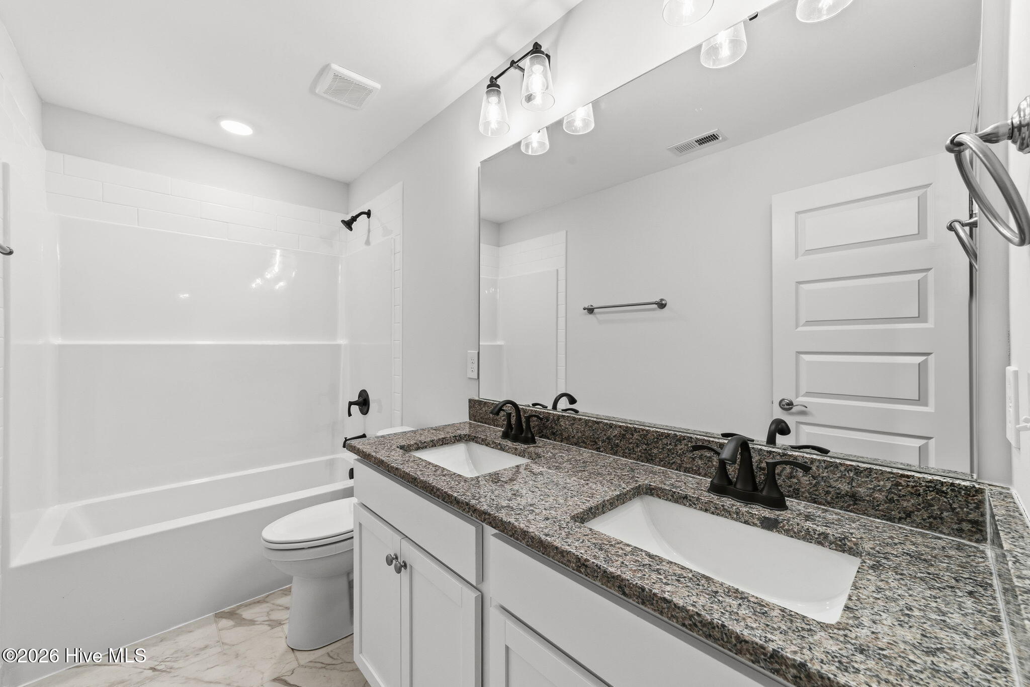 100528698 | Photo 25