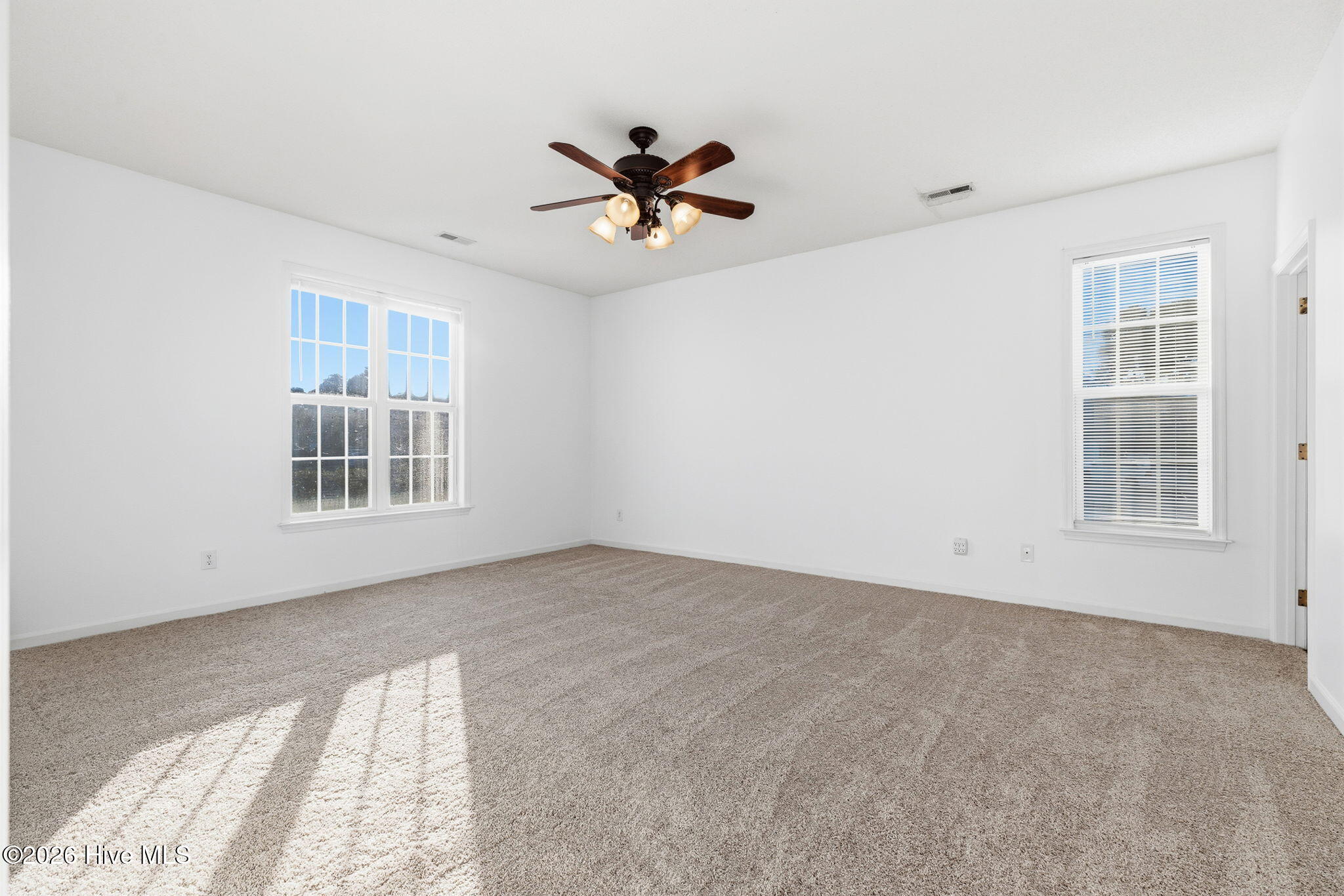 100548117 | Photo 26