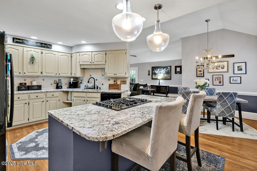 100515391 | Photo 17