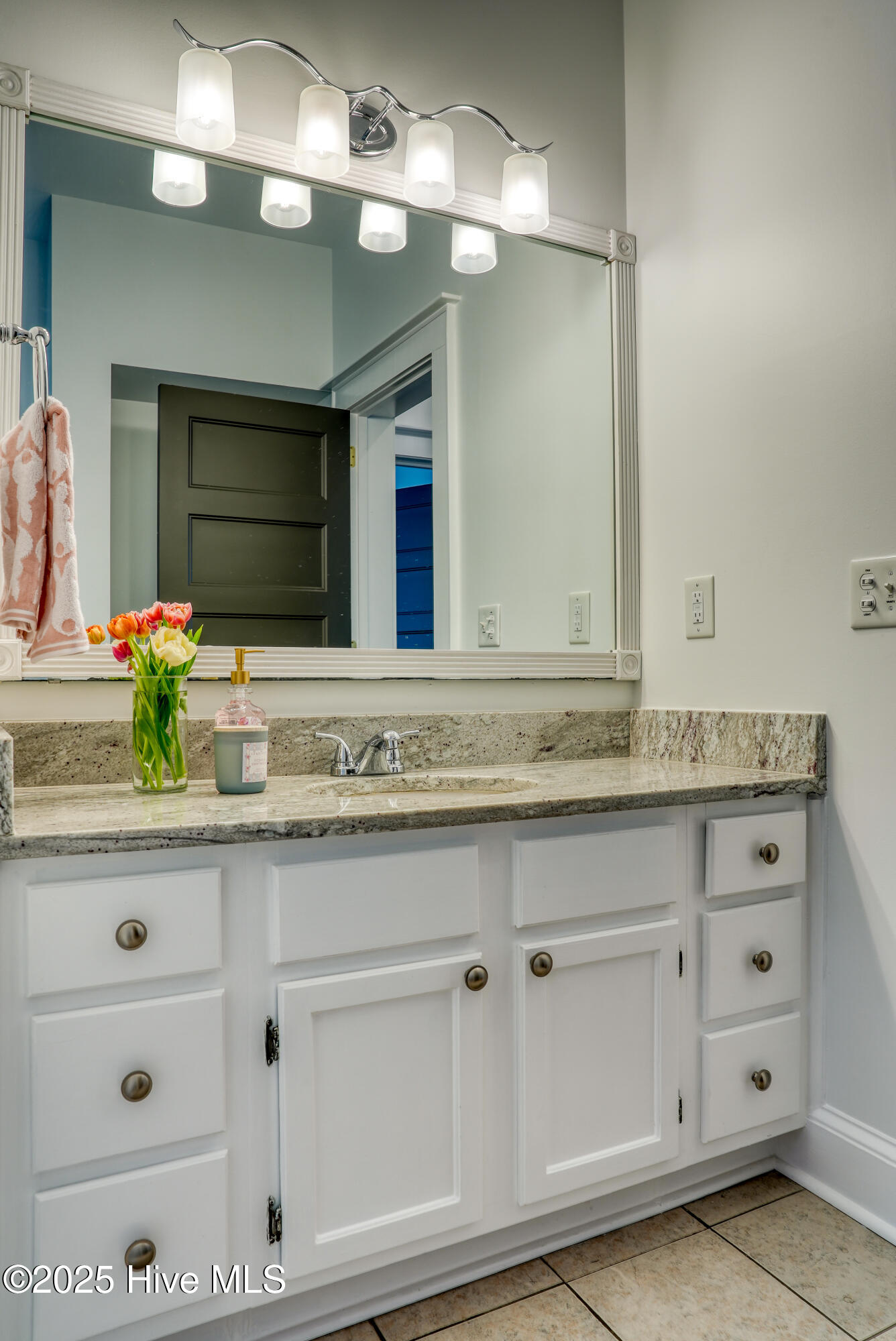 100559496 | Photo 19