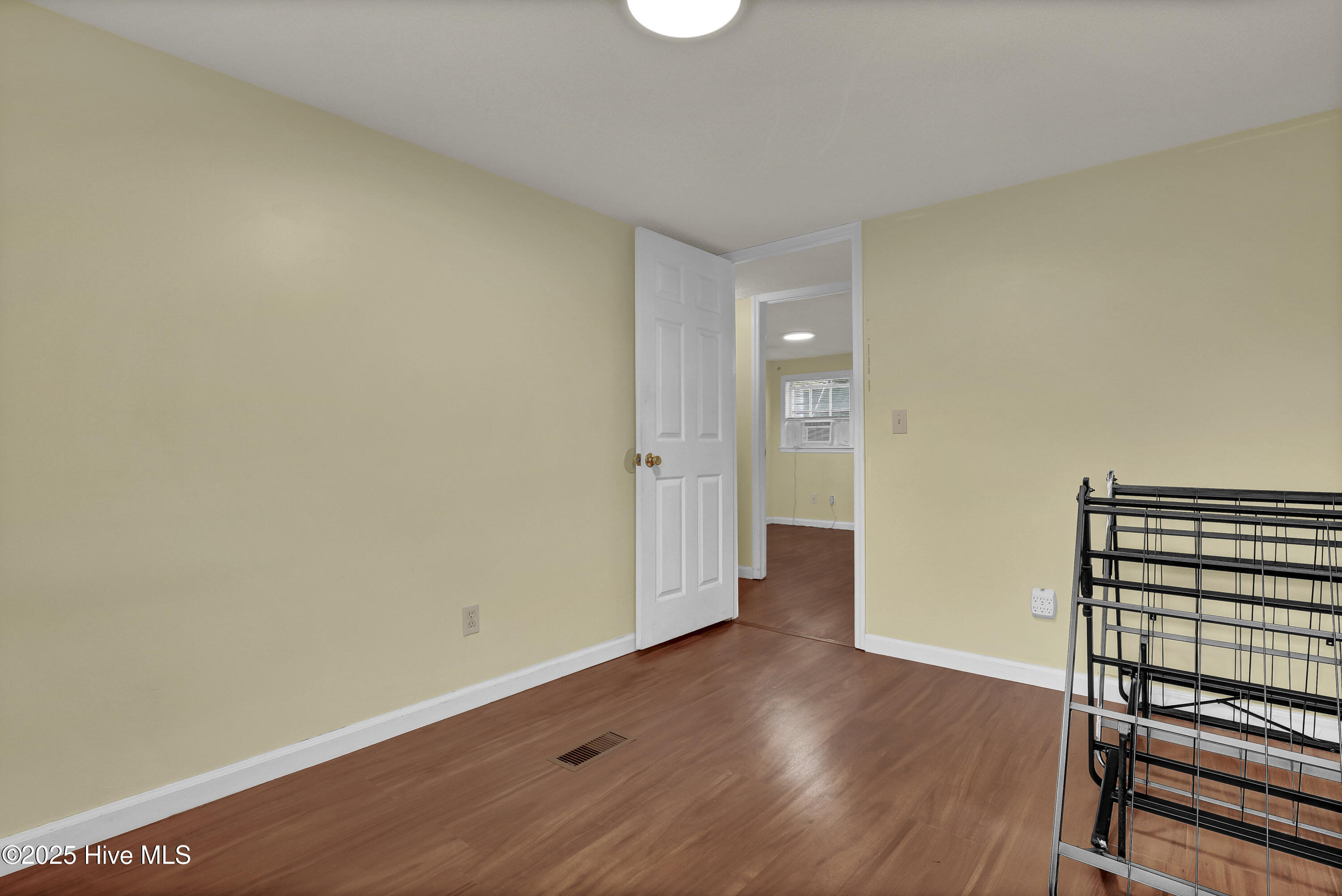 100567322 | Photo 25