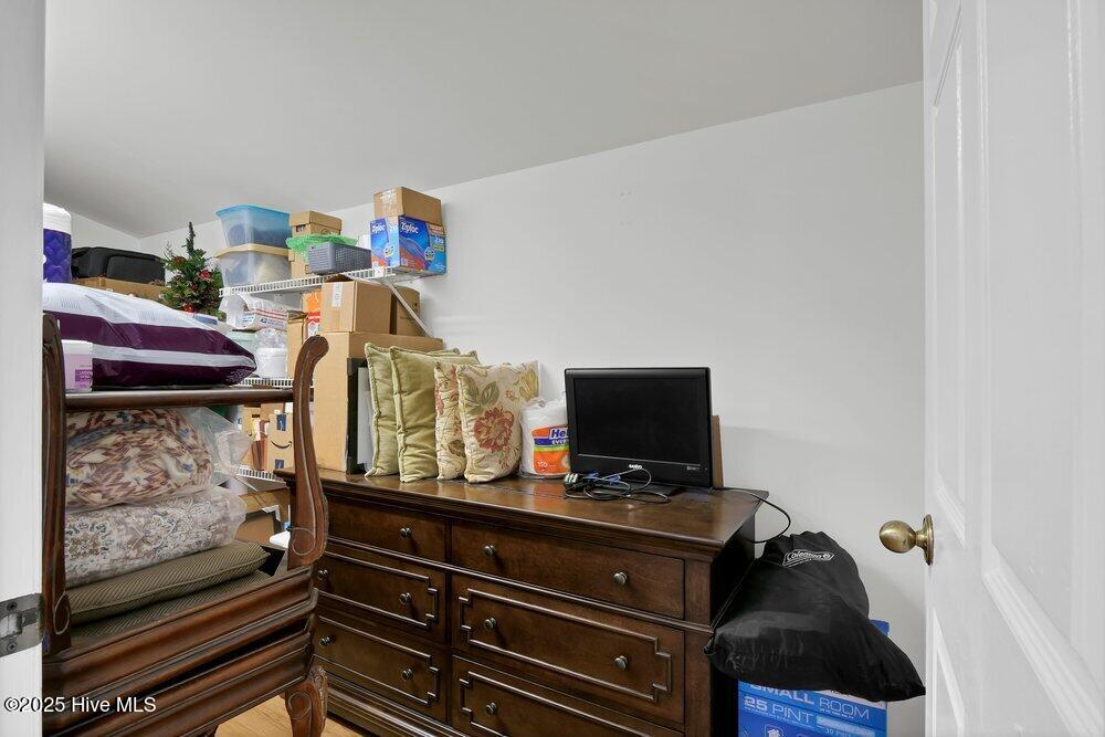 100546744 | Photo 26