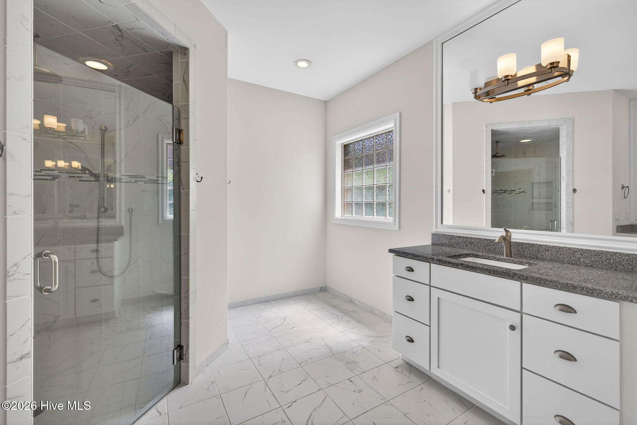 100566278 | Photo 29