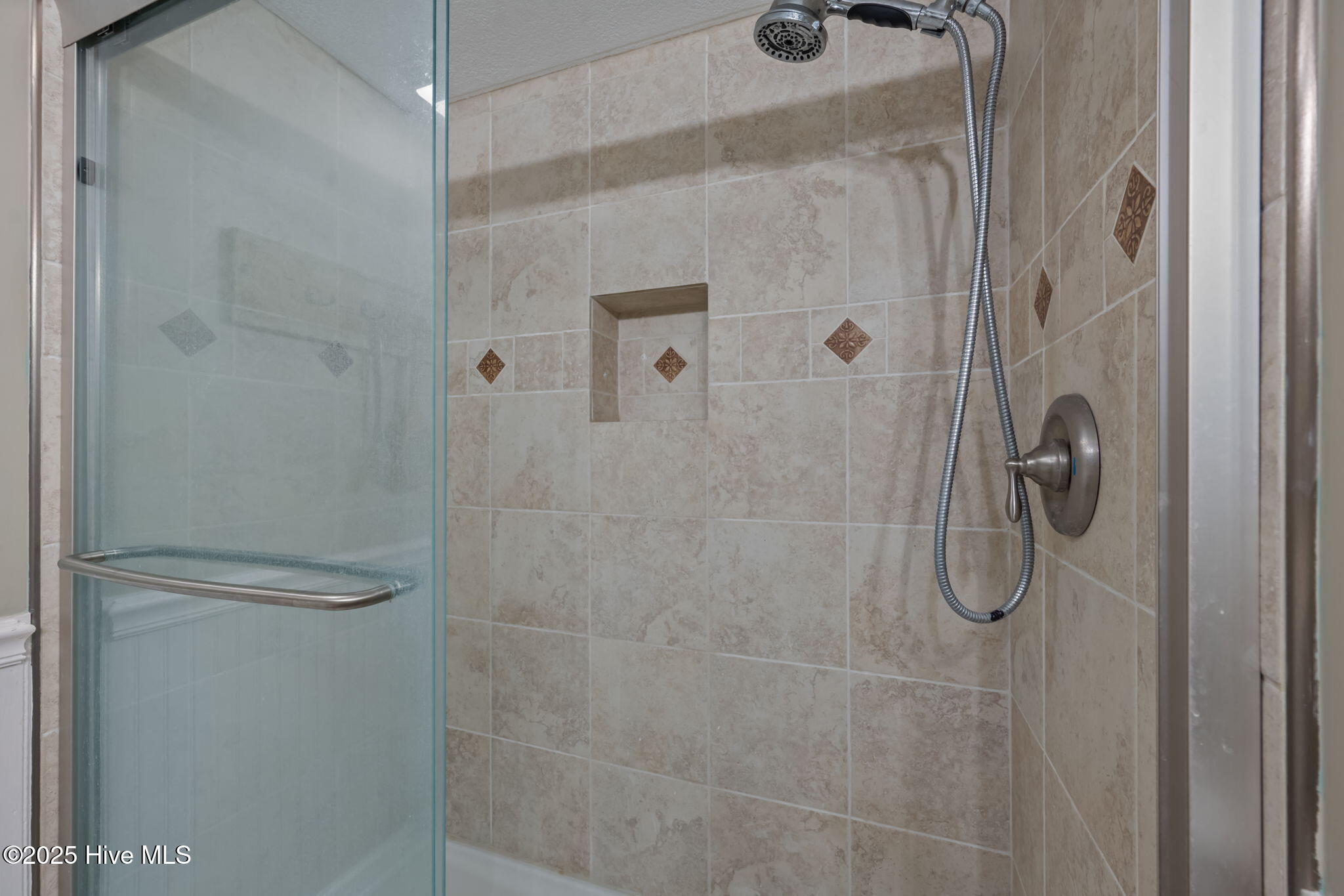 100538114 | Photo 30