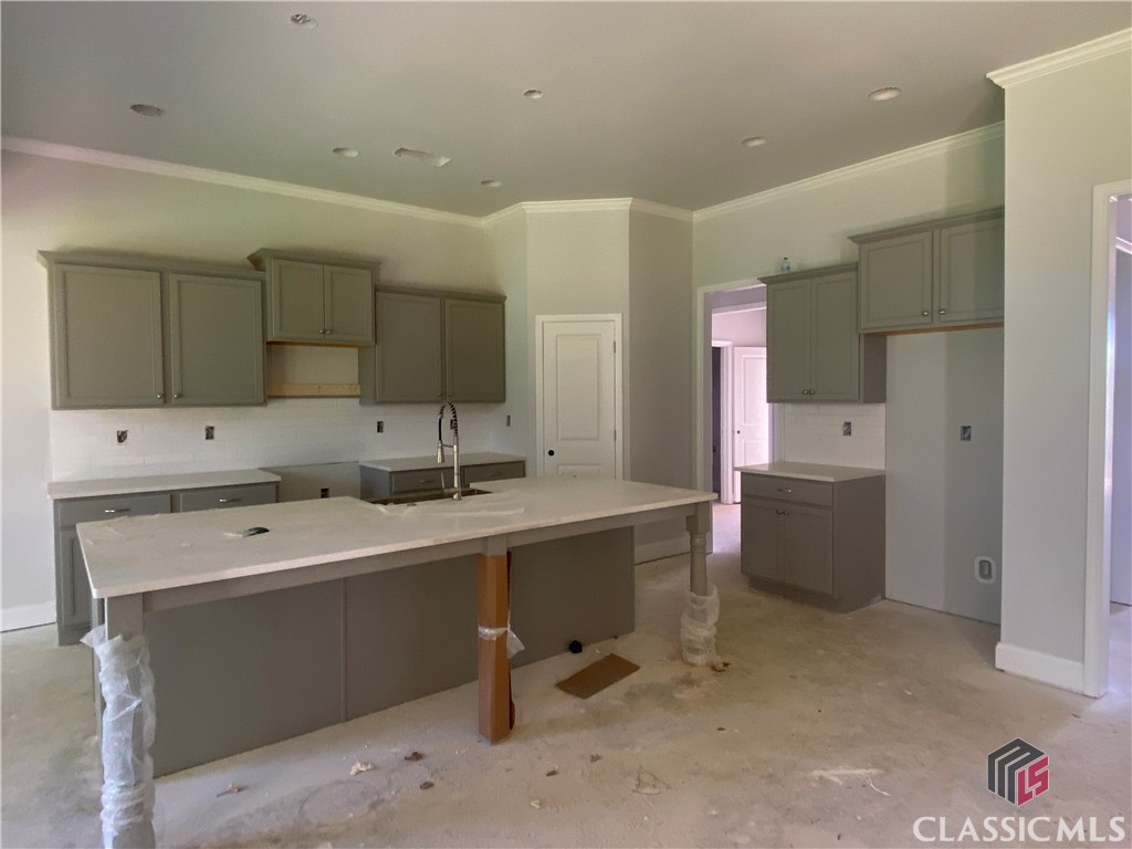 Beautiful kitchen with abundance of cabinet space,