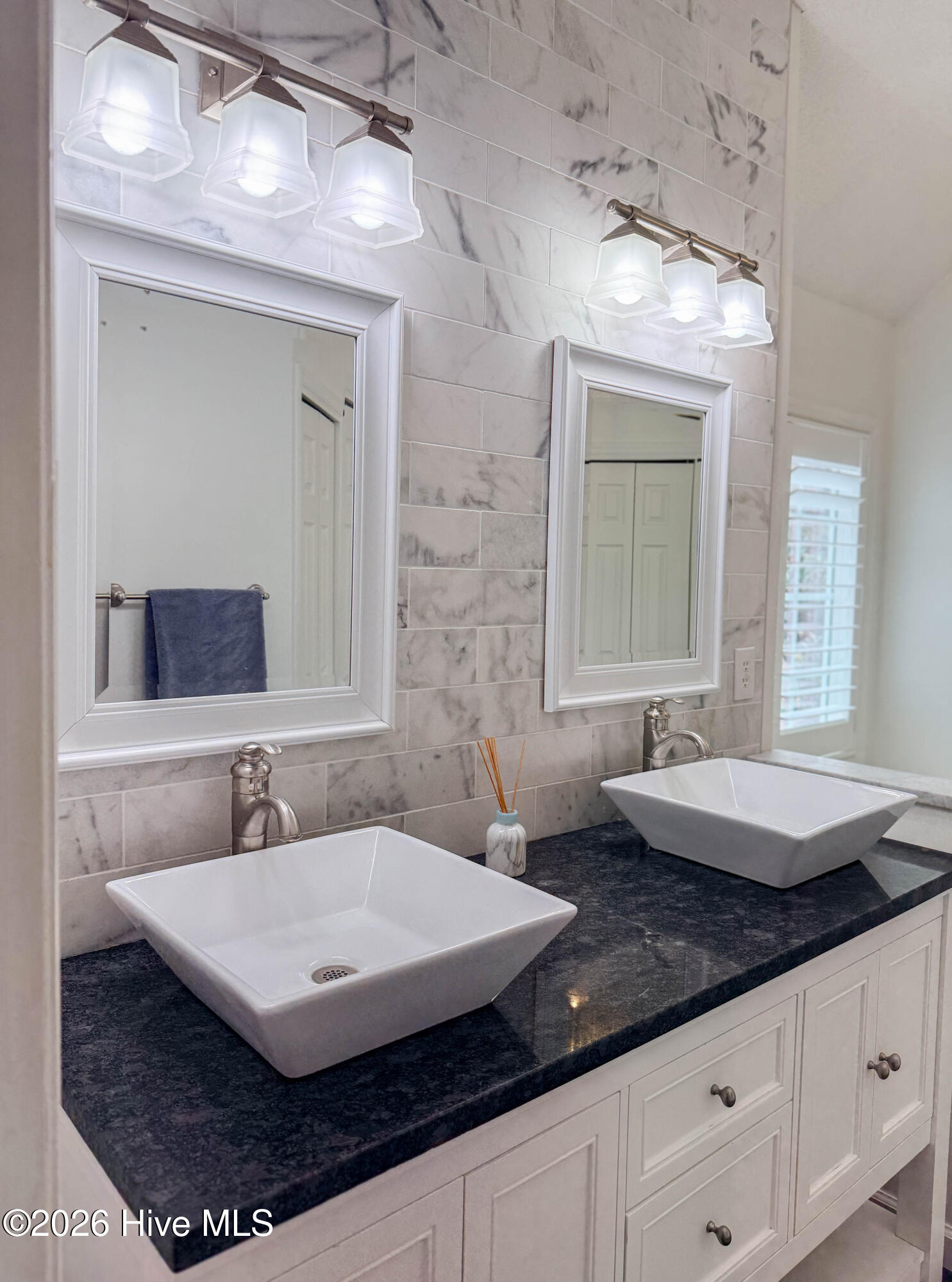 100549521 | Photo 43