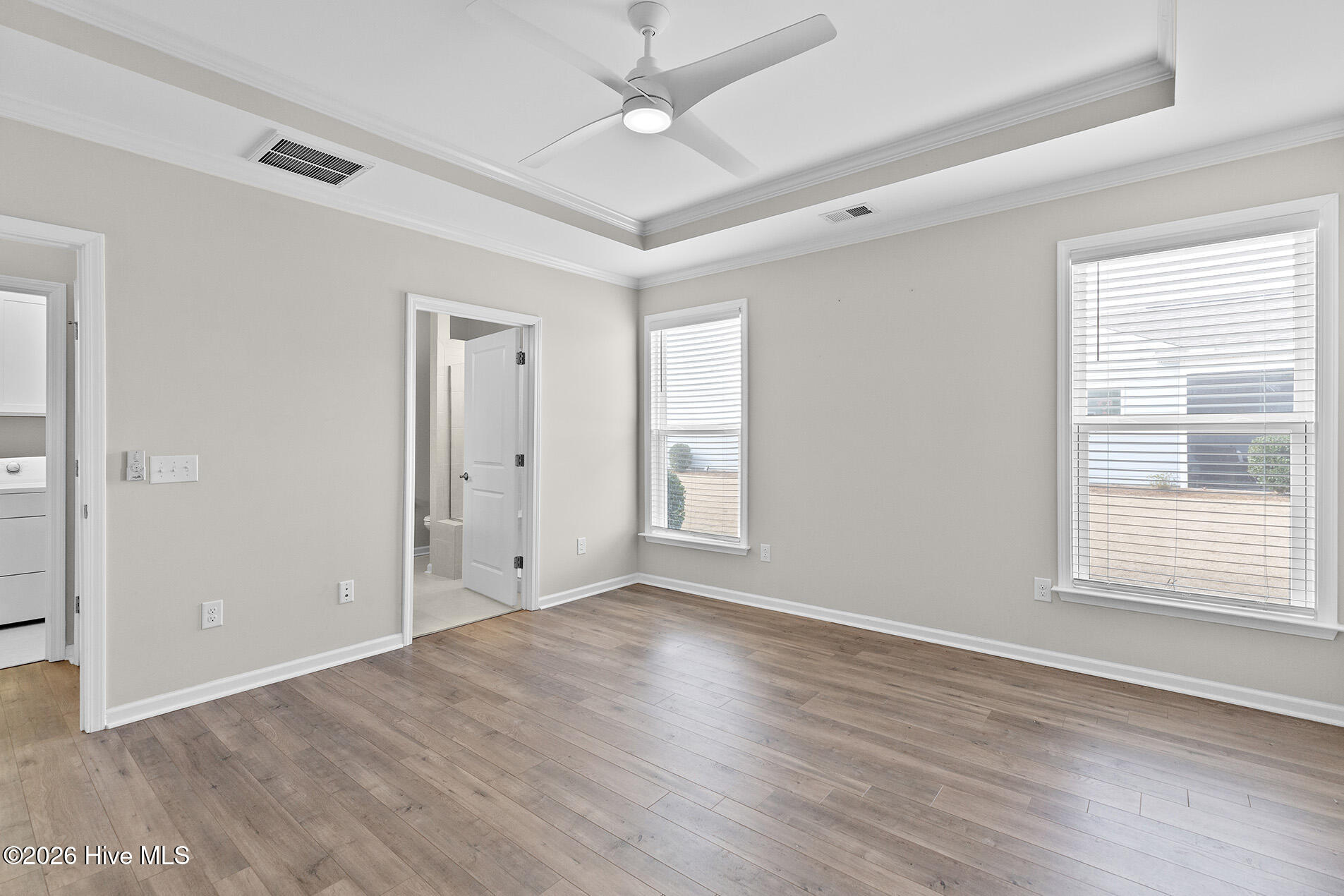 100554927 | Photo 22