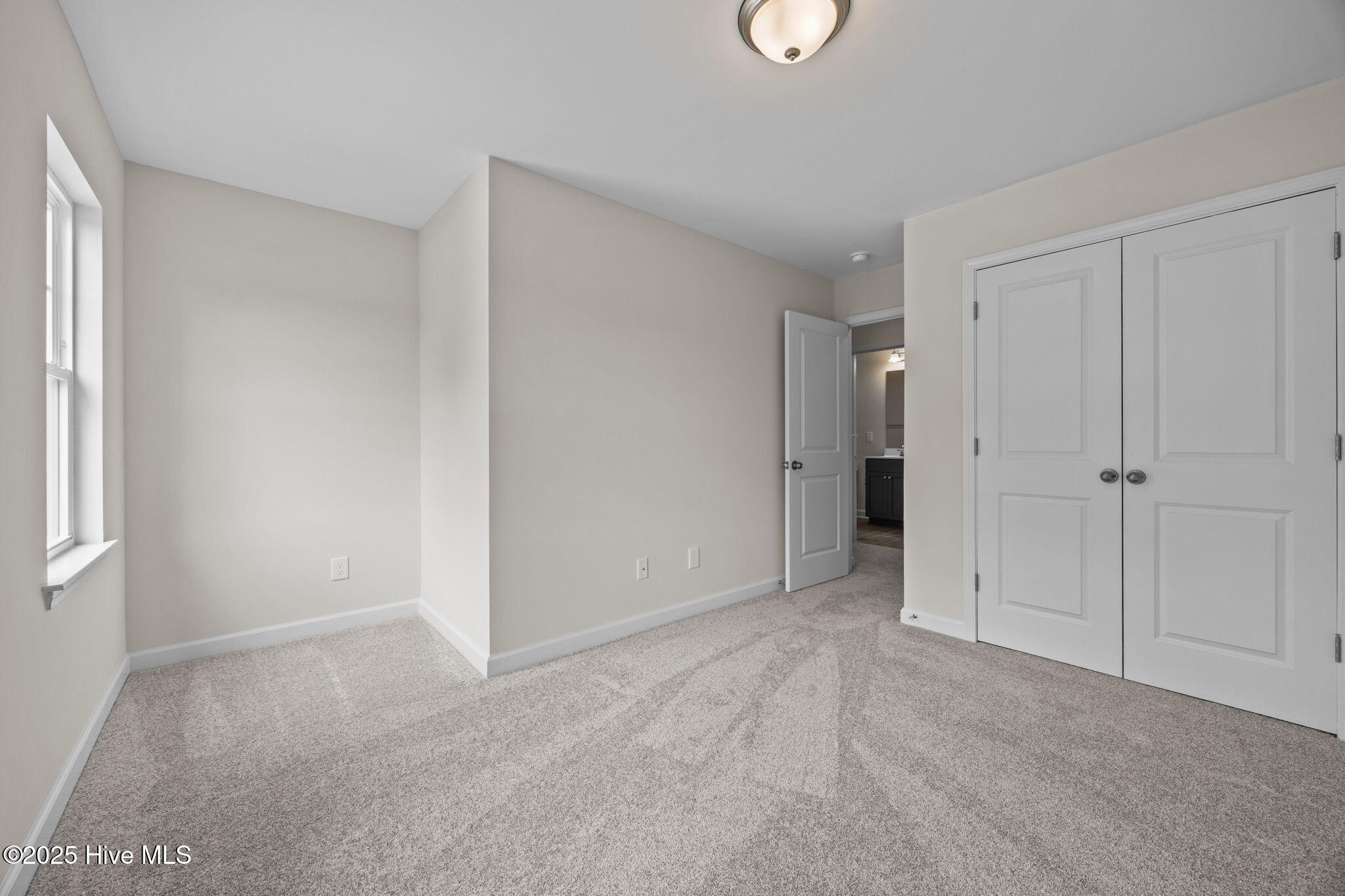 100506161 | Photo 20