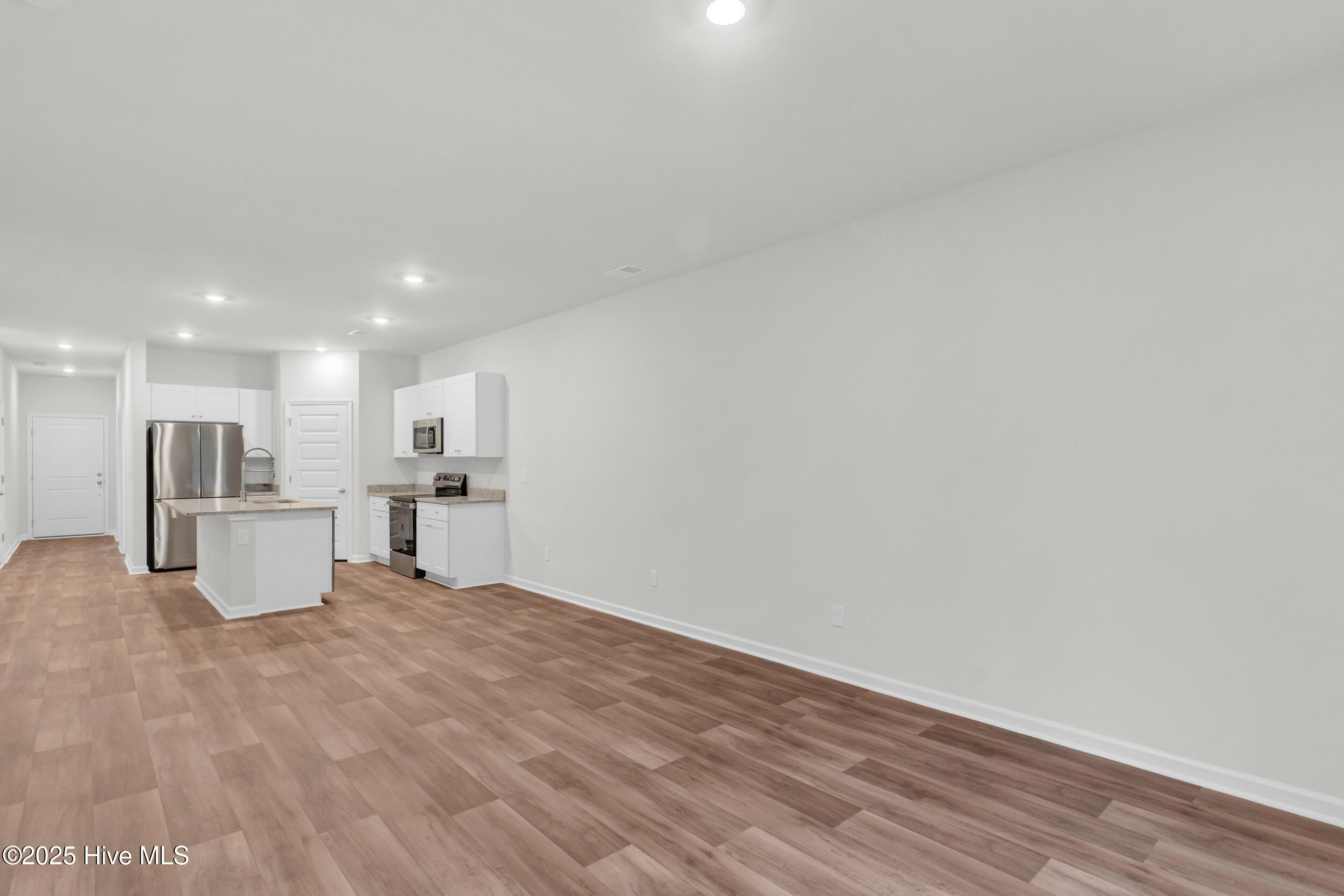 100521809 | Photo 18