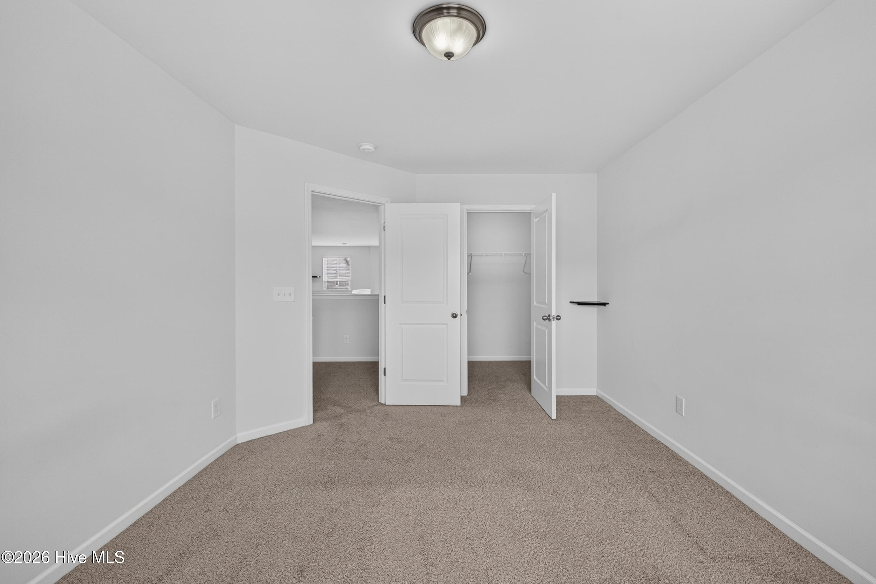 100592681 | Photo 26