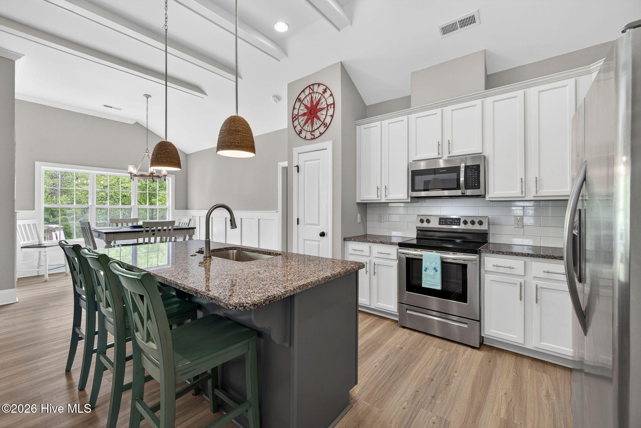 100567052 | Photo 12