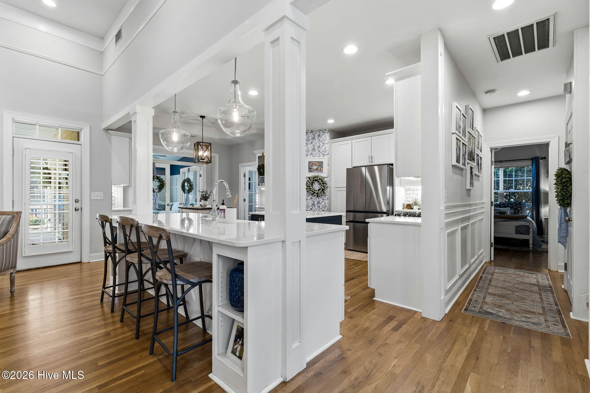 100561515 | Photo 26