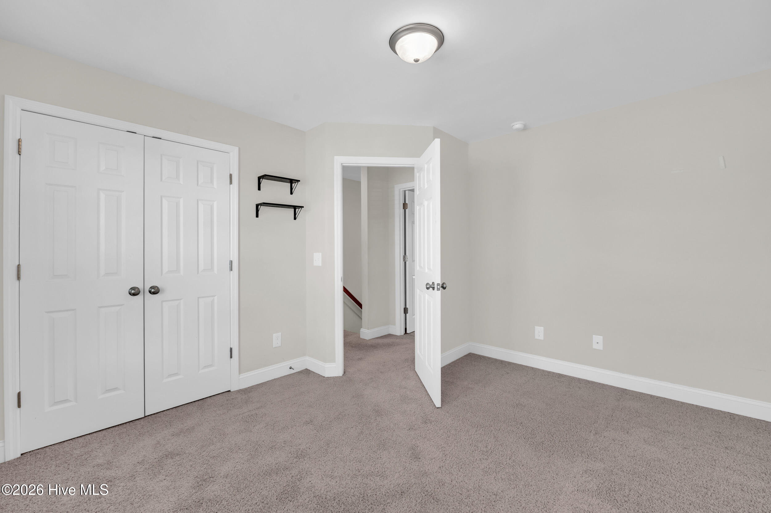 100542089 | Photo 32