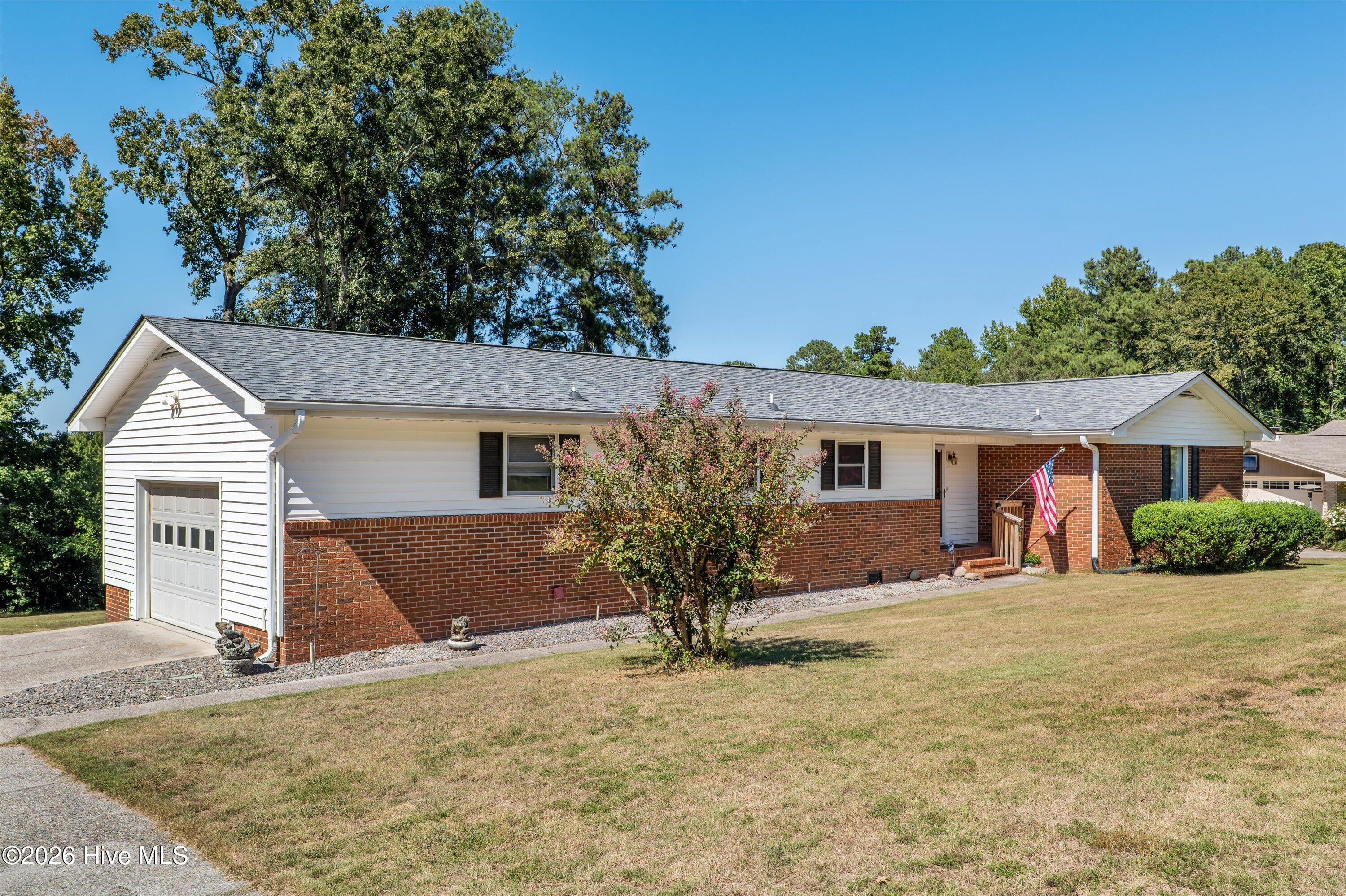Photo 3 of Single family home for sale at 8 Shaddohill Pl, North Augusta, SC 29860 | MLS# 100607030 | Listing updated on 2026-10-01
