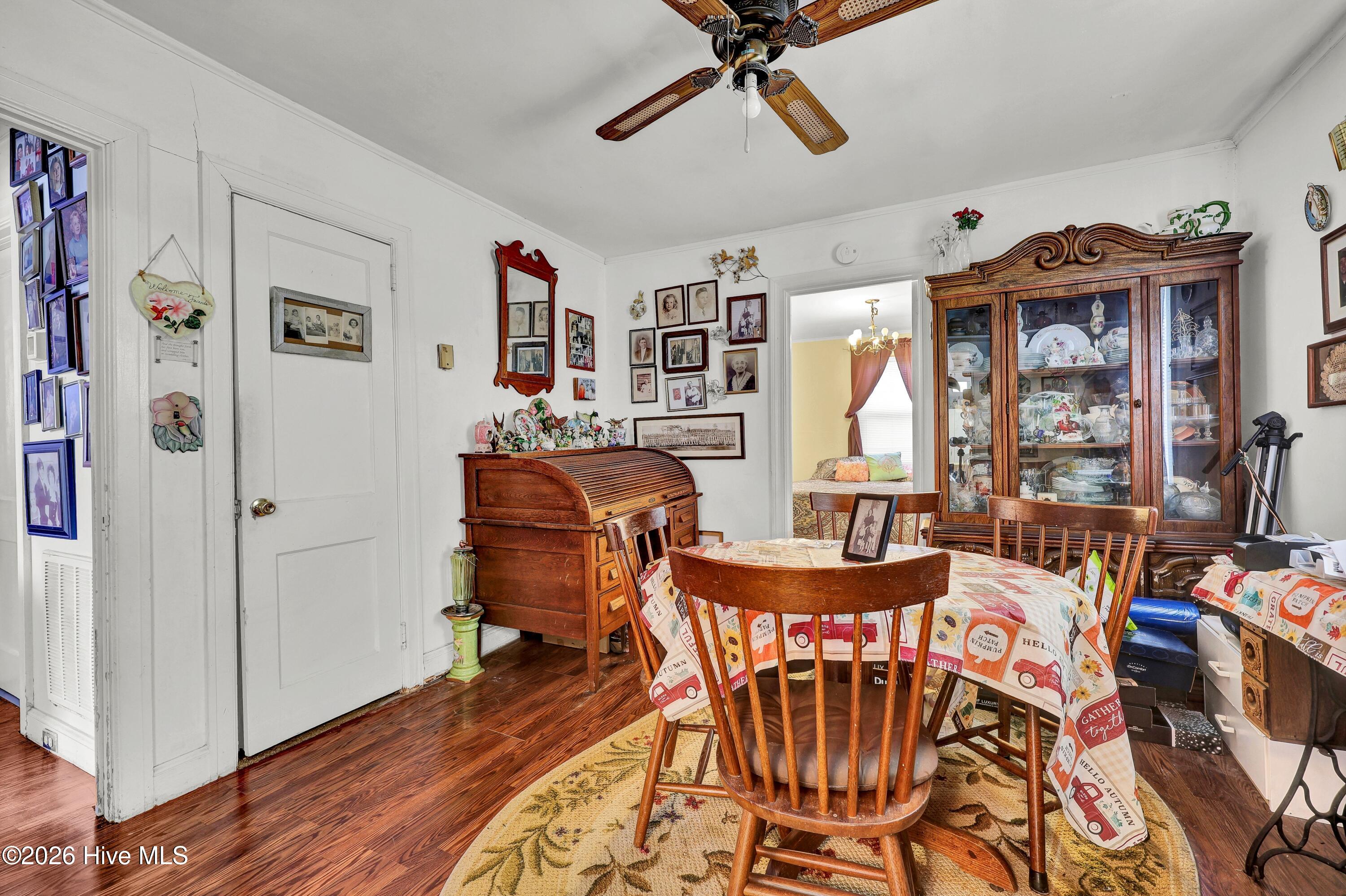 100569876 | Photo 19