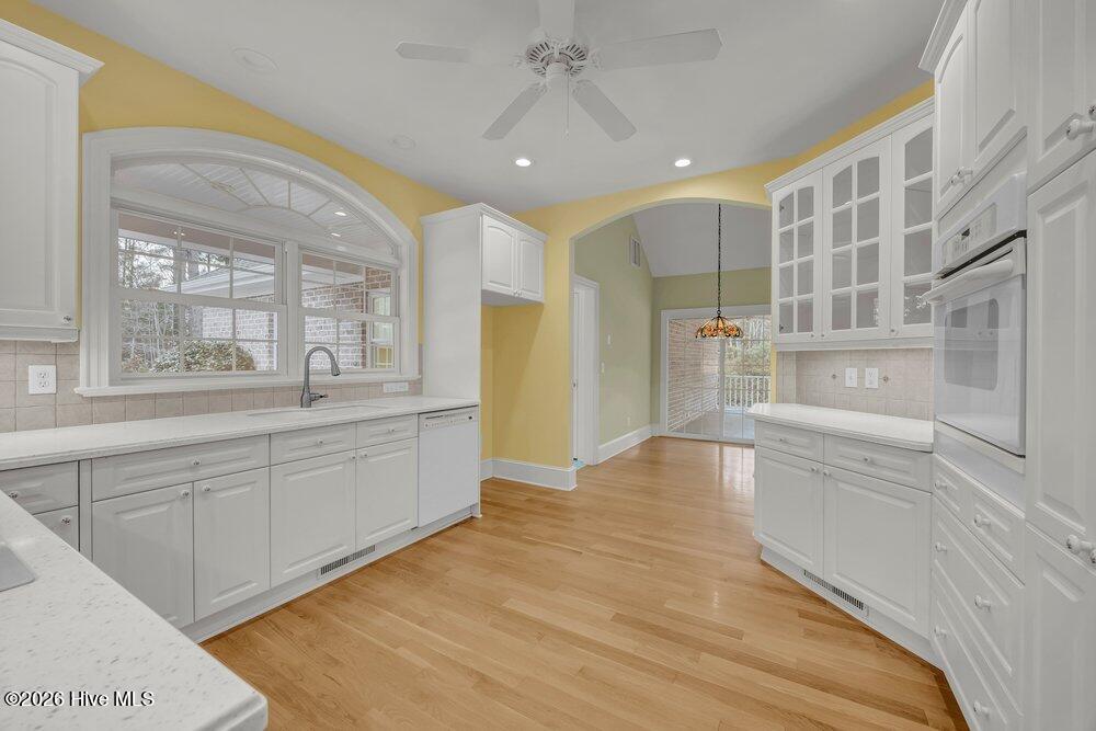 100557041 | Photo 15