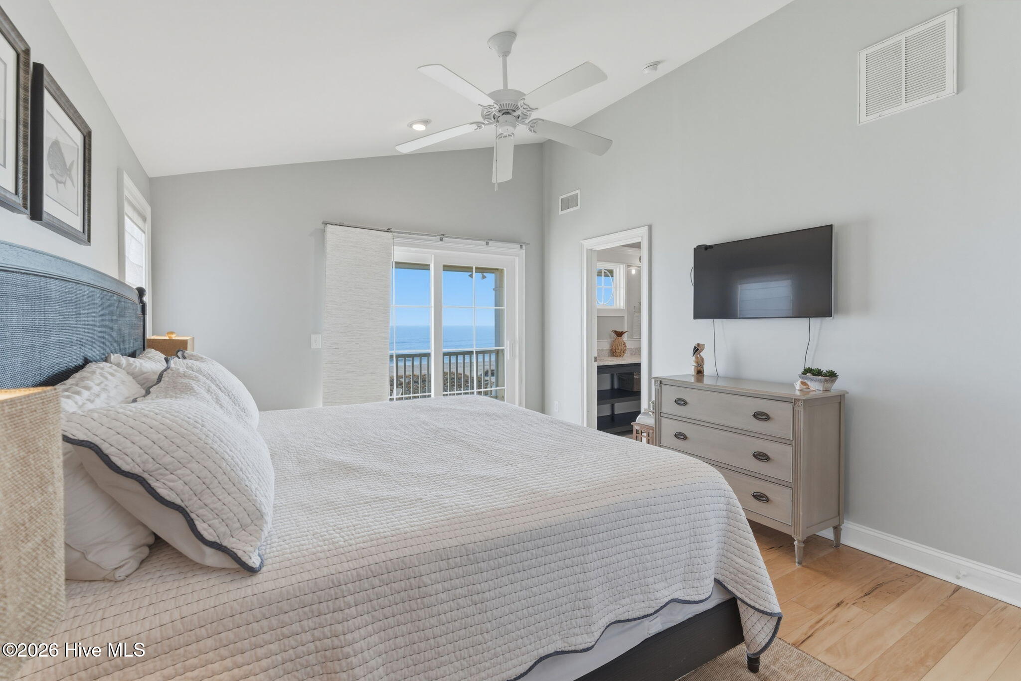 100555473 | Photo 40