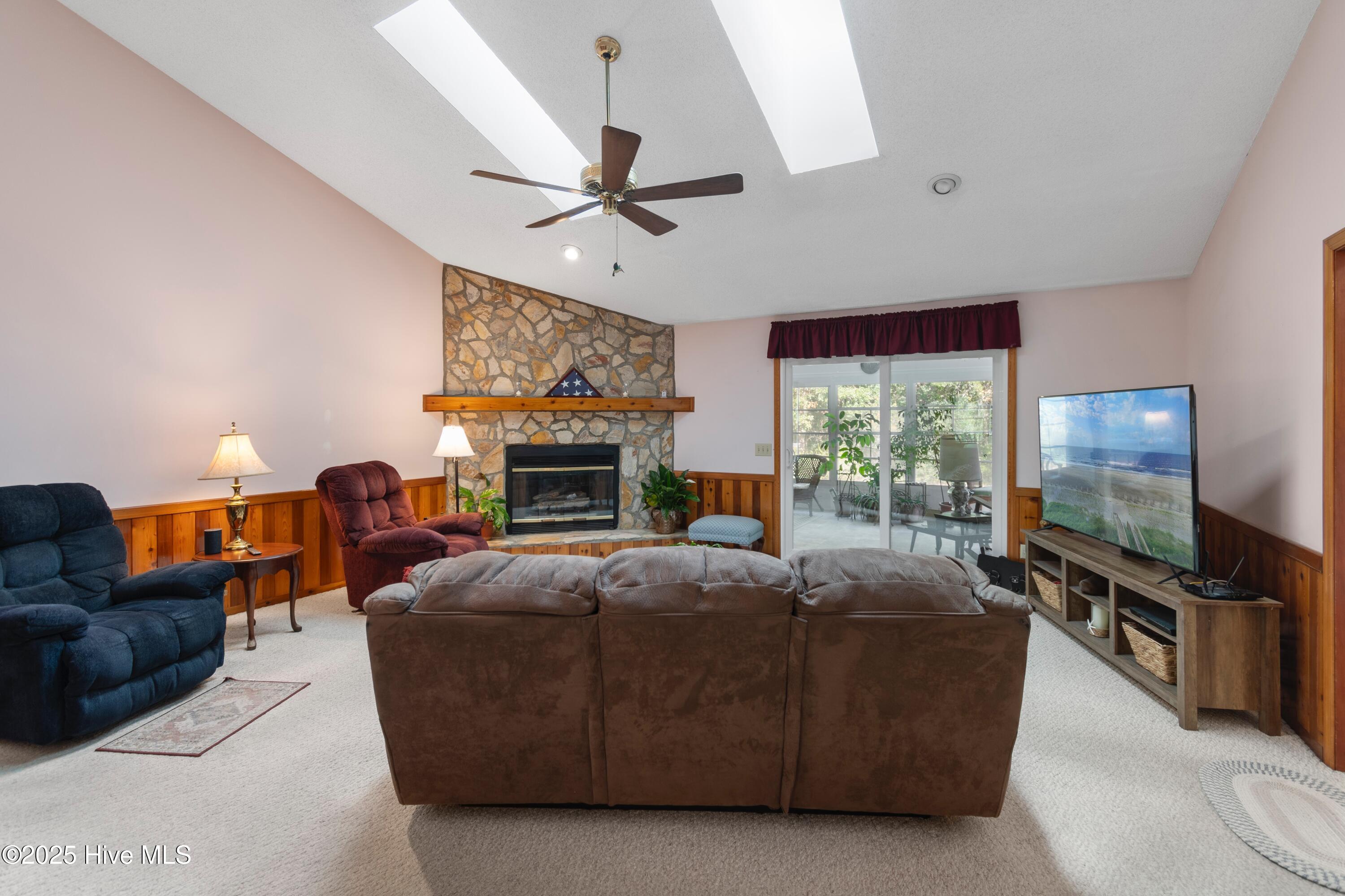 100533822 | Photo 25