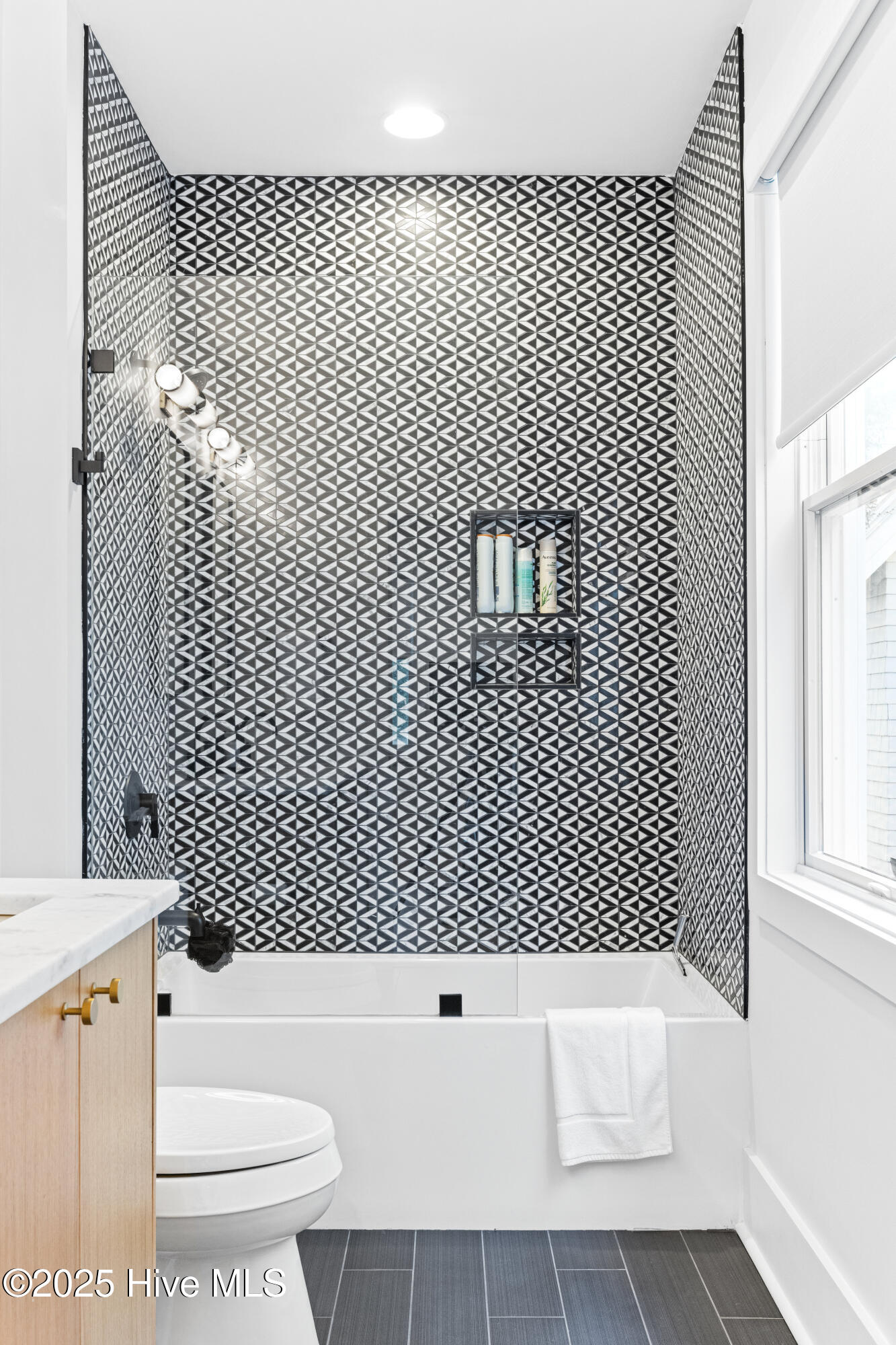 100521321 | Photo 33