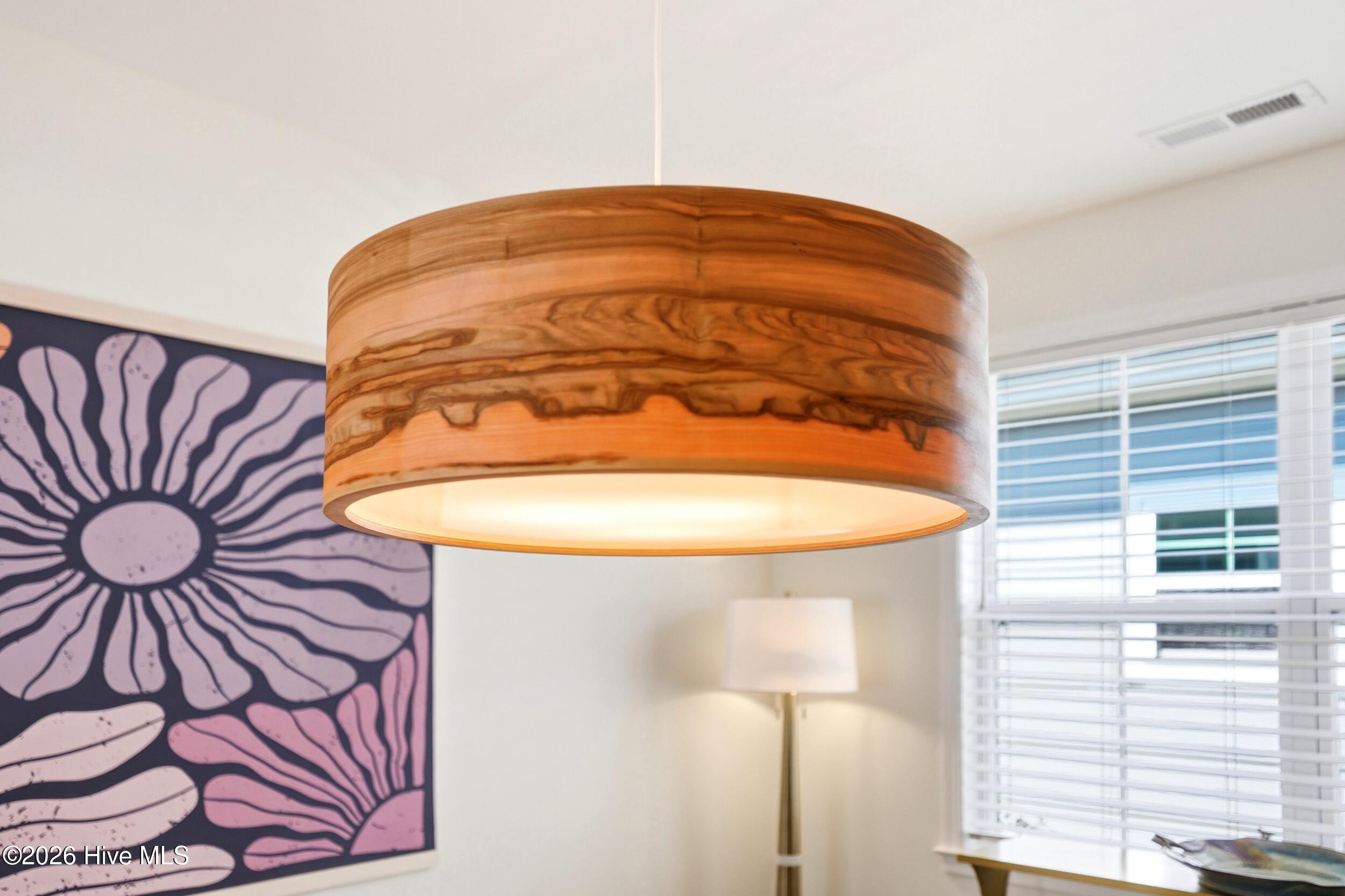 100569050 | Photo 33