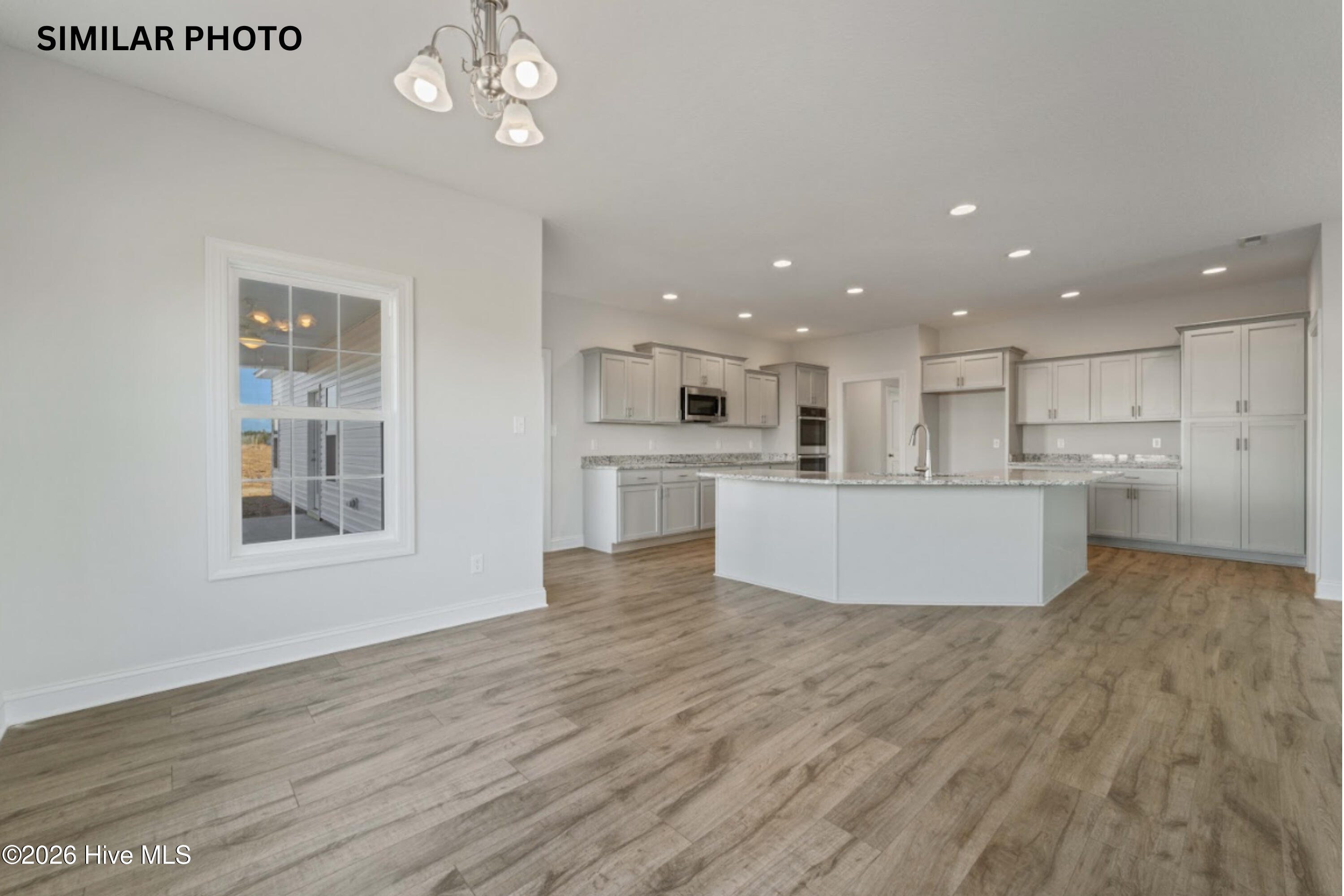 100562018 | Photo 21