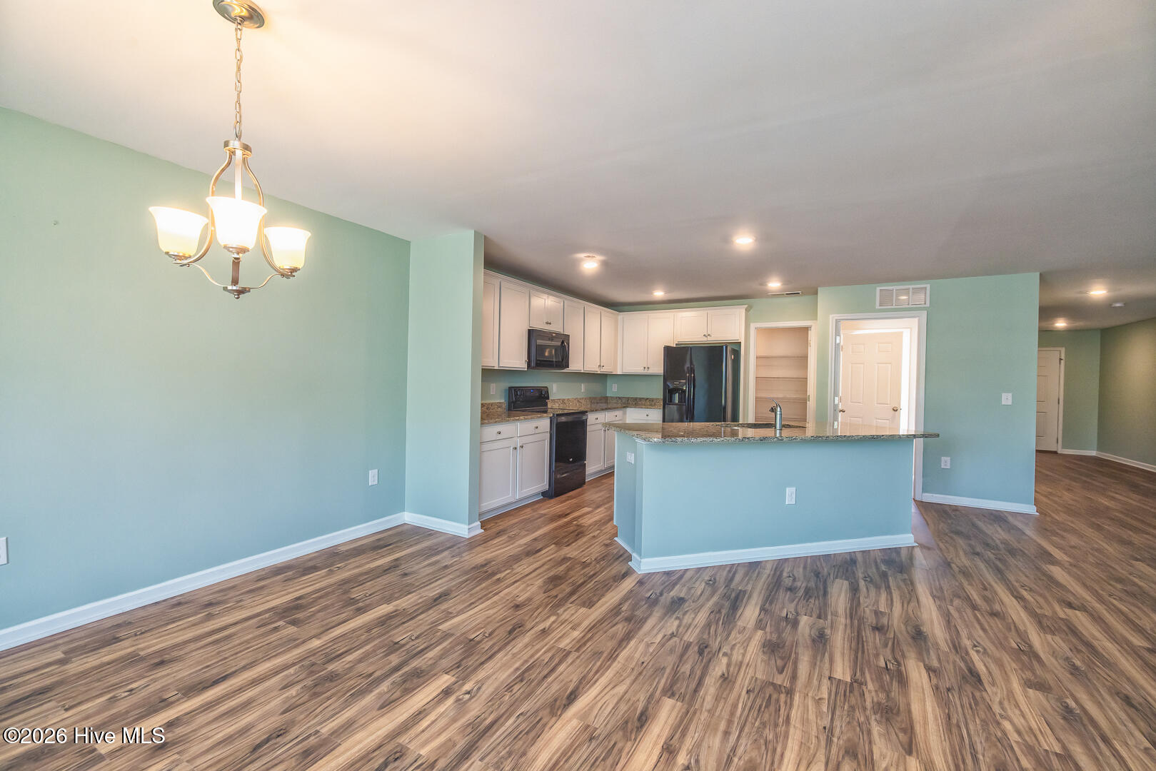 100558342 | Photo 19