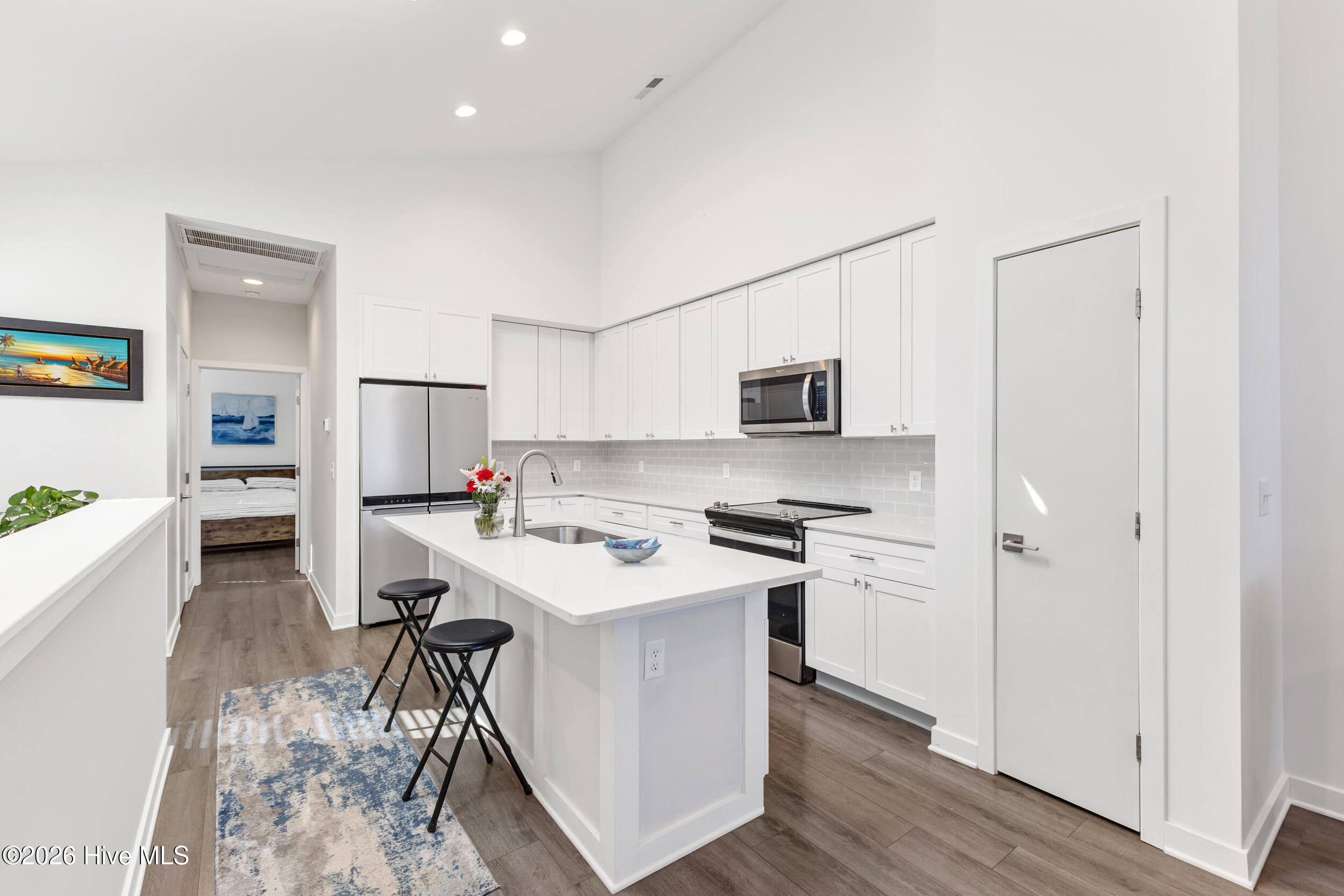 100557840 | Photo 10