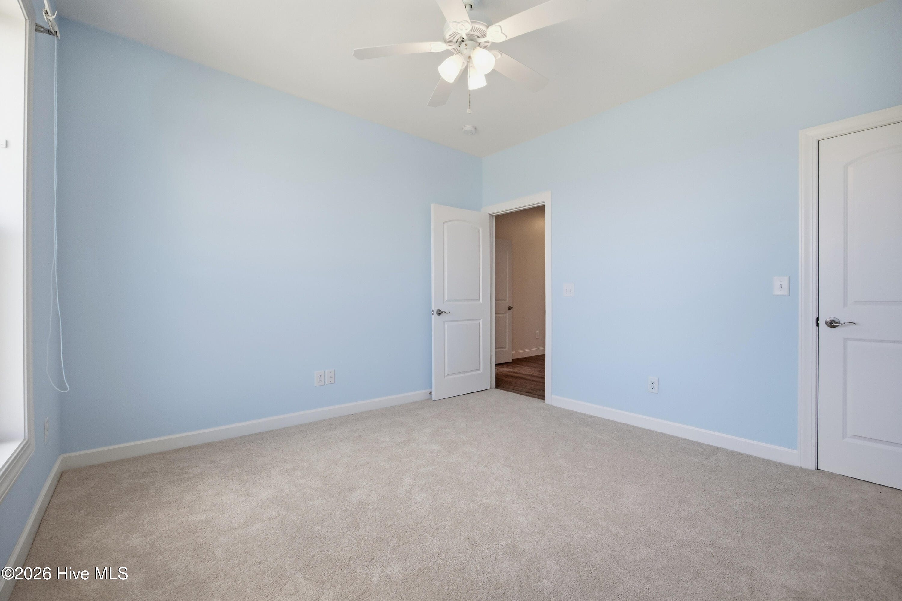 100569941 | Photo 49