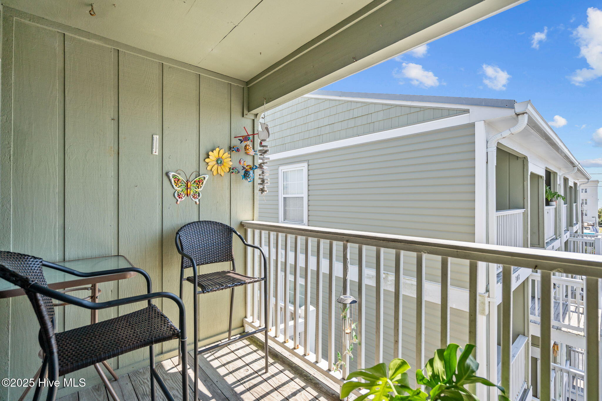 100519120 | Photo 23