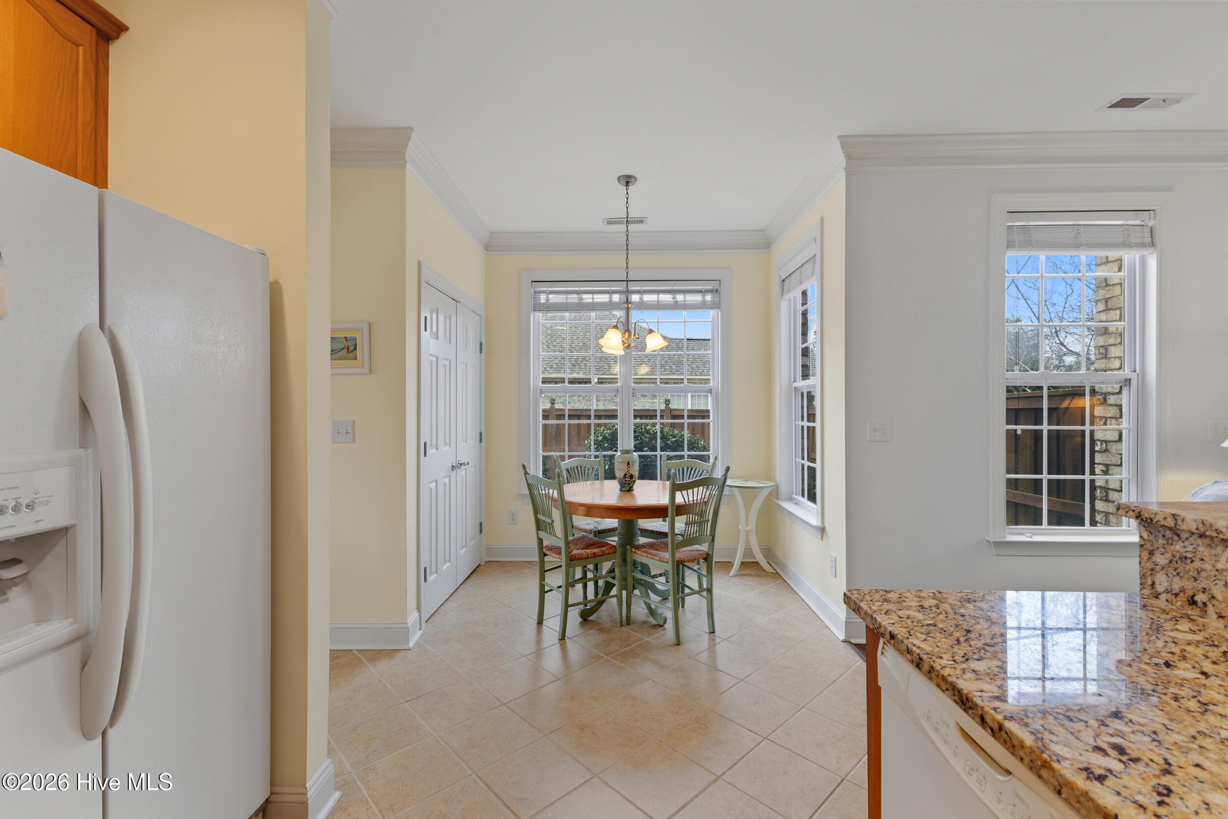 100557149 | Photo 13