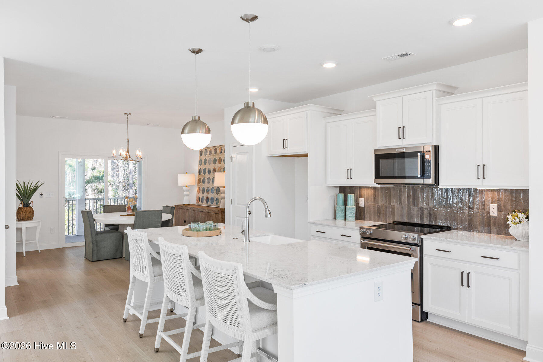 100562029 | Photo 18