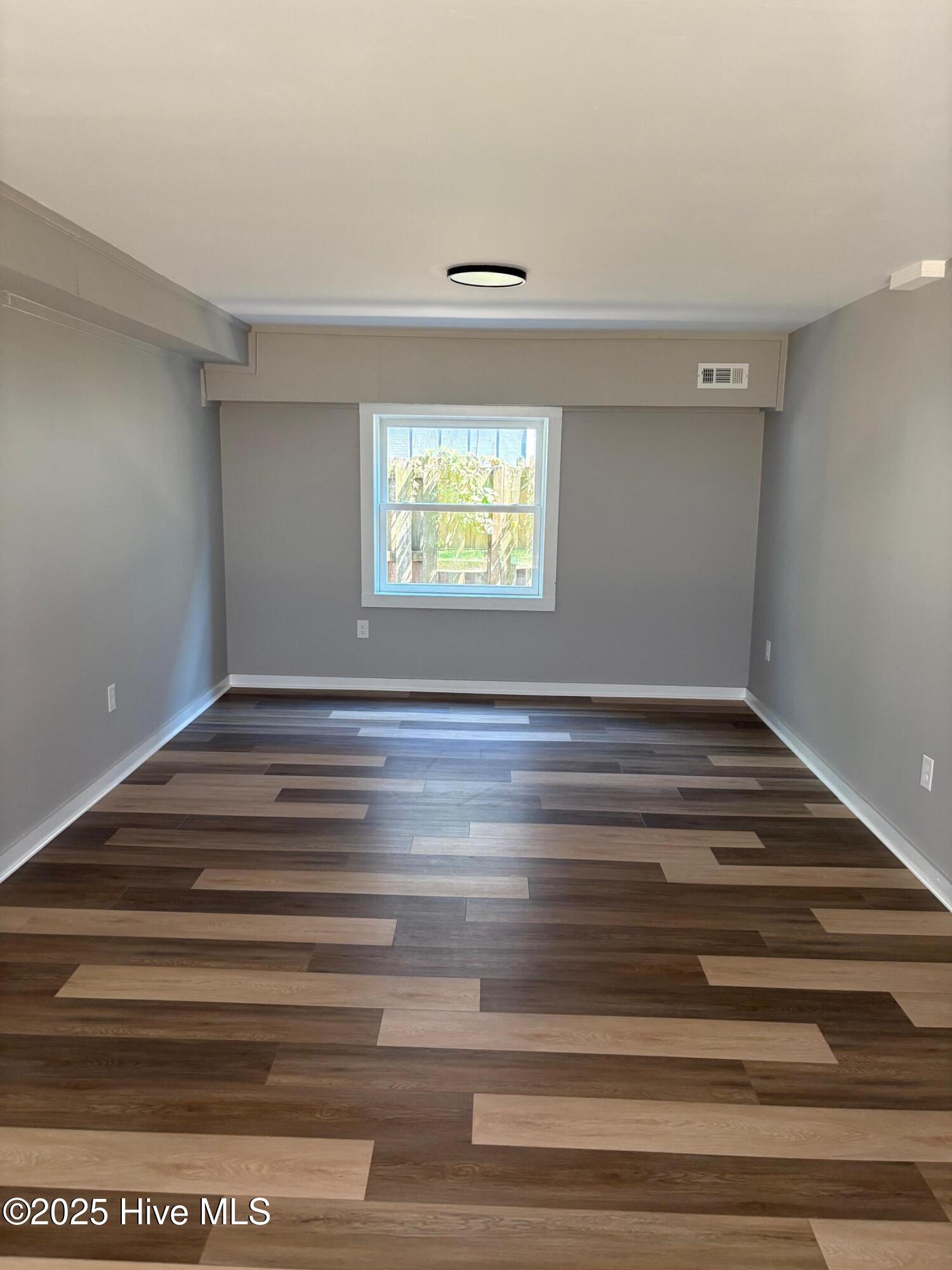 100525012 | Photo 21