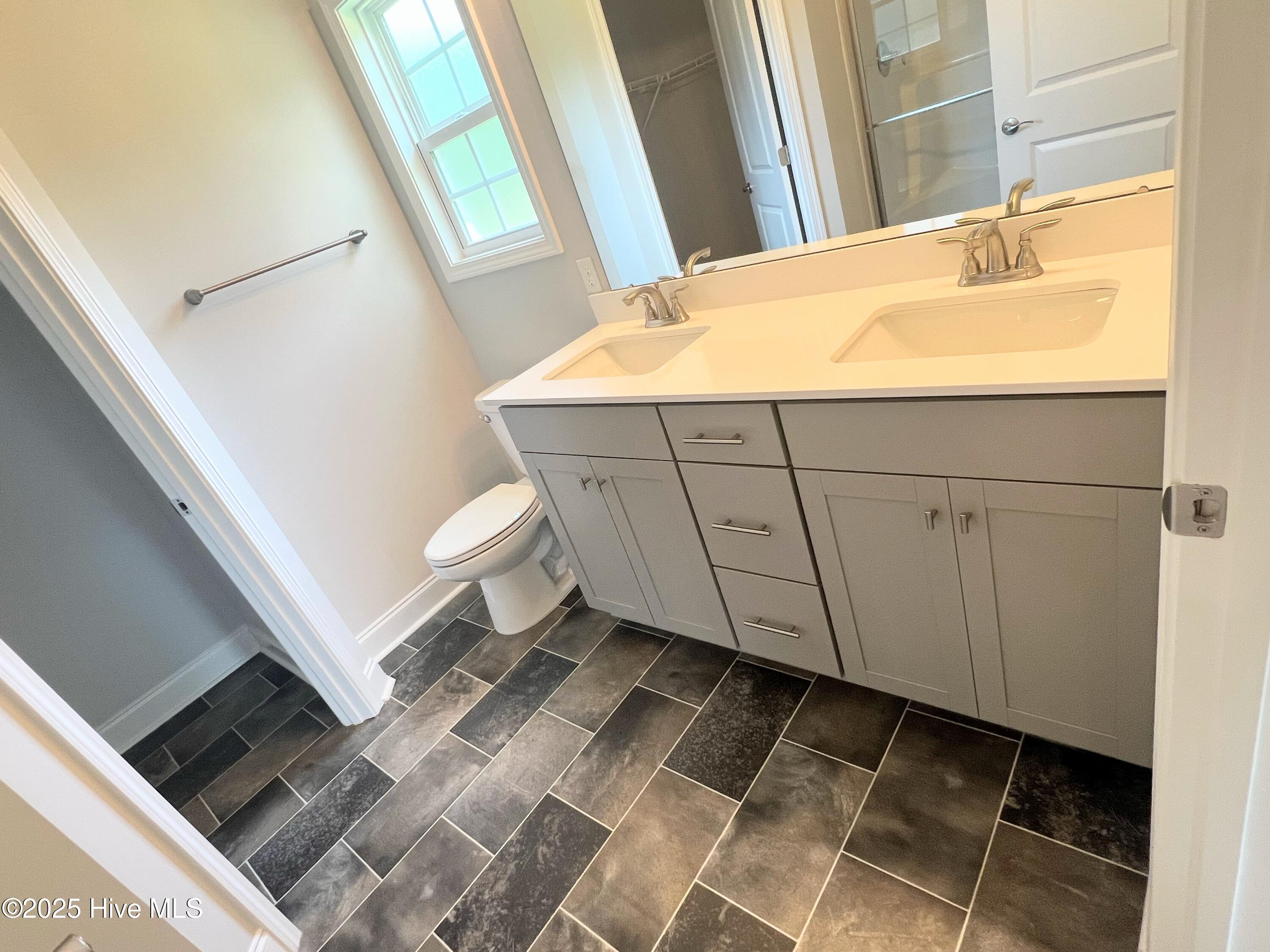 100486436 | Photo 11