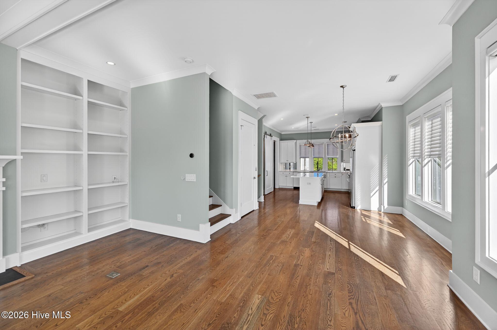 100567554 | Photo 18