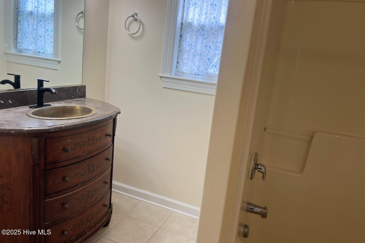 100536265 | Photo 18