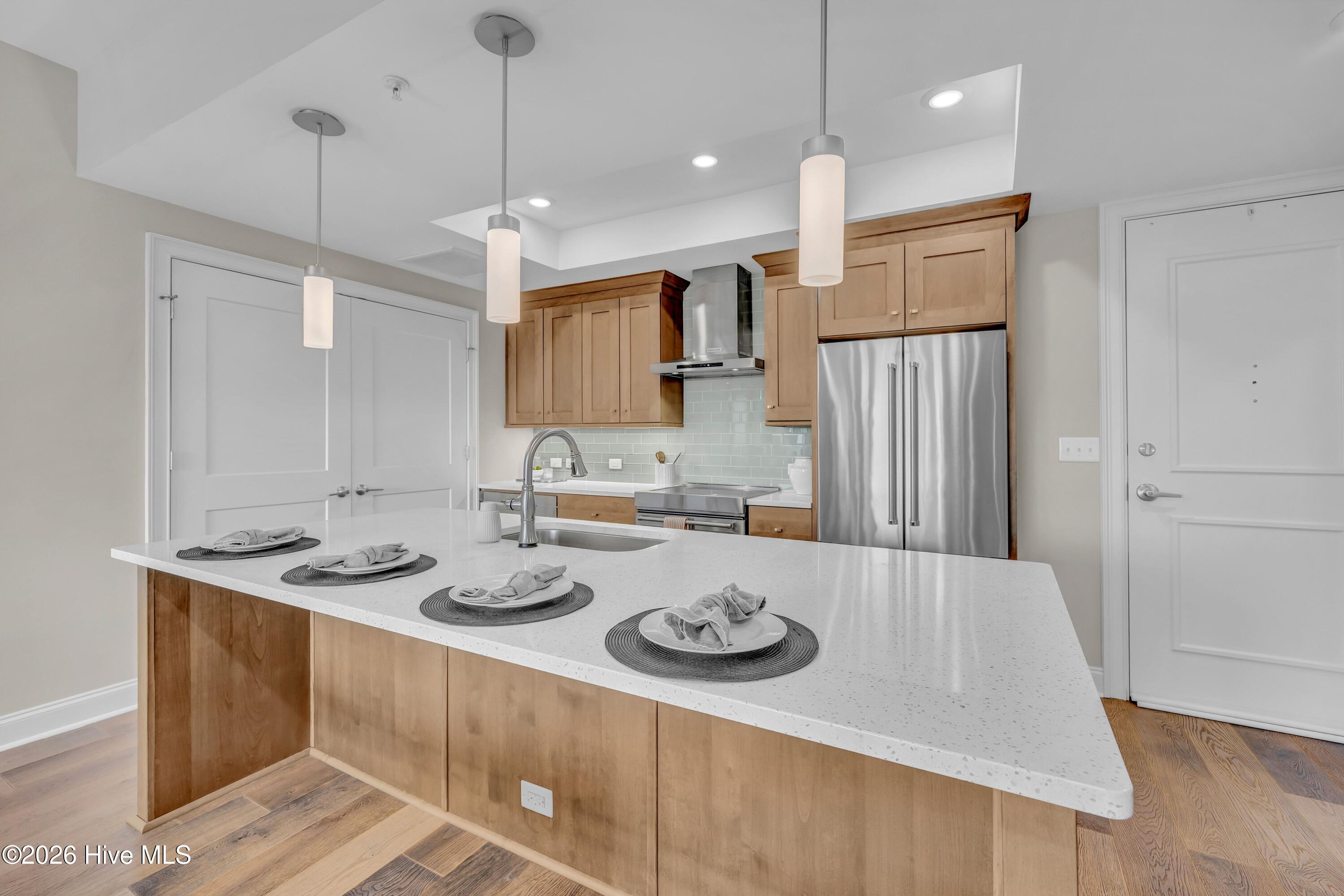 100563569 | Photo 14