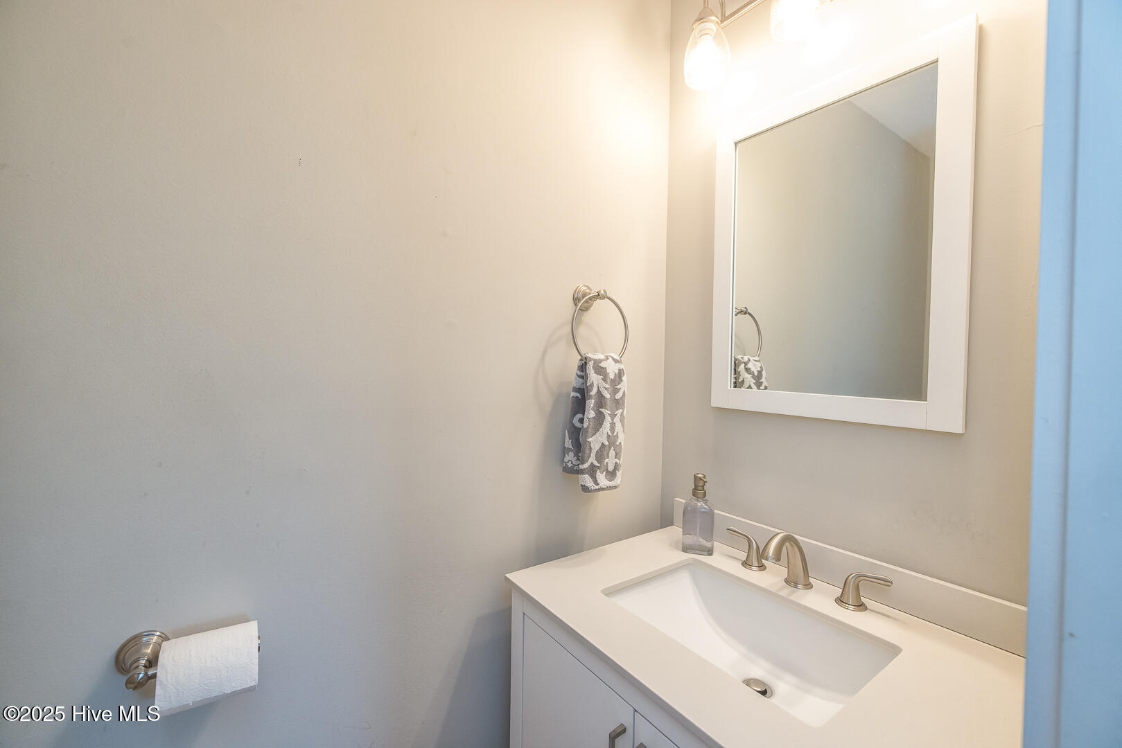 100545205 | Photo 32