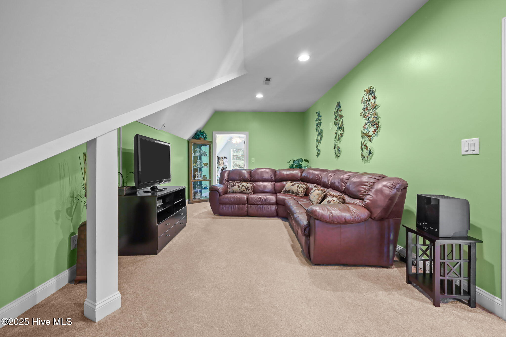 100529119 | Photo 32