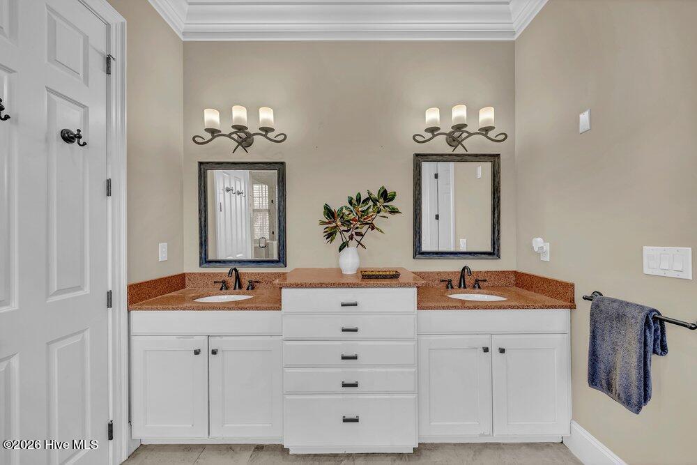 100558006 | Photo 26