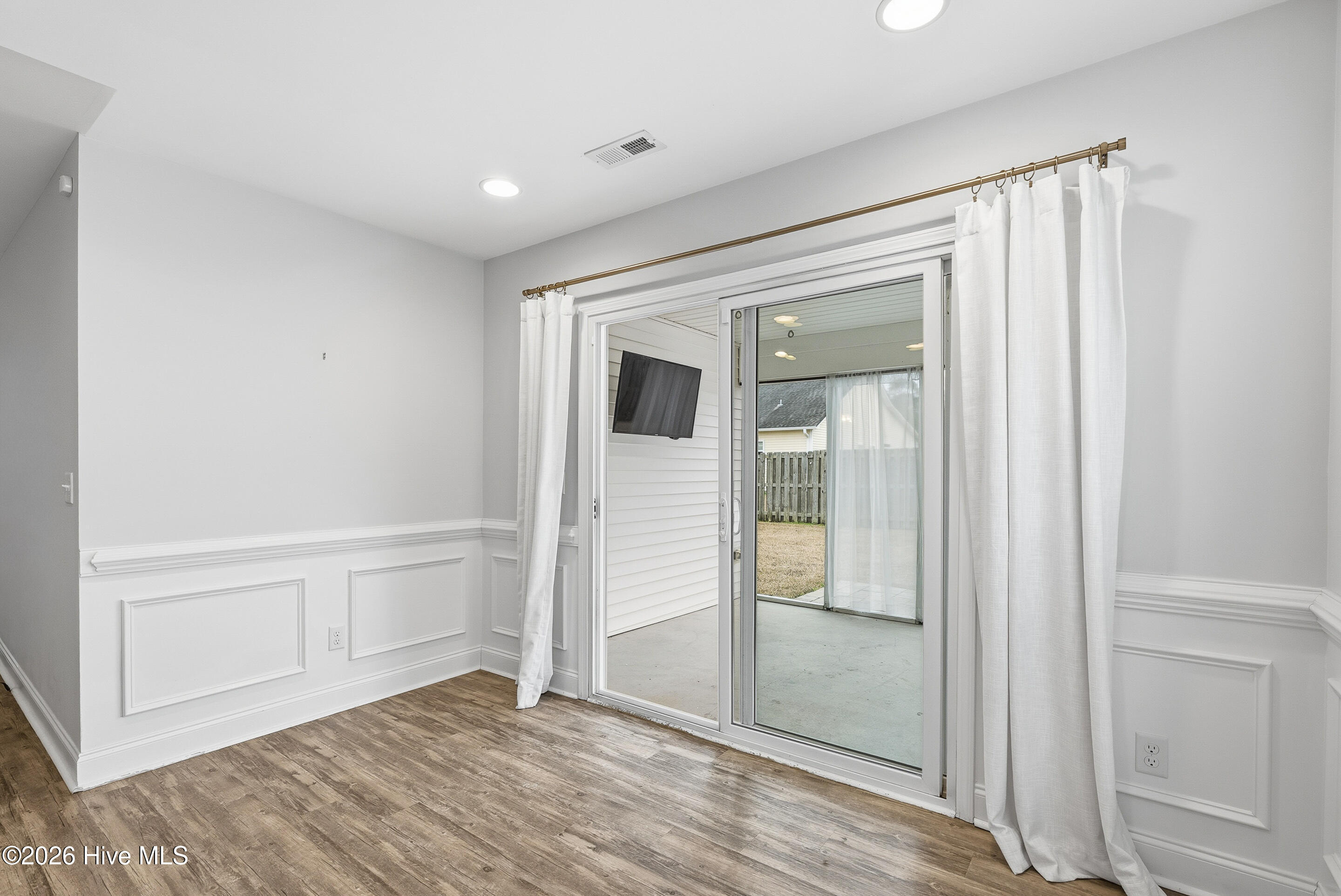 100557566 | Photo 14