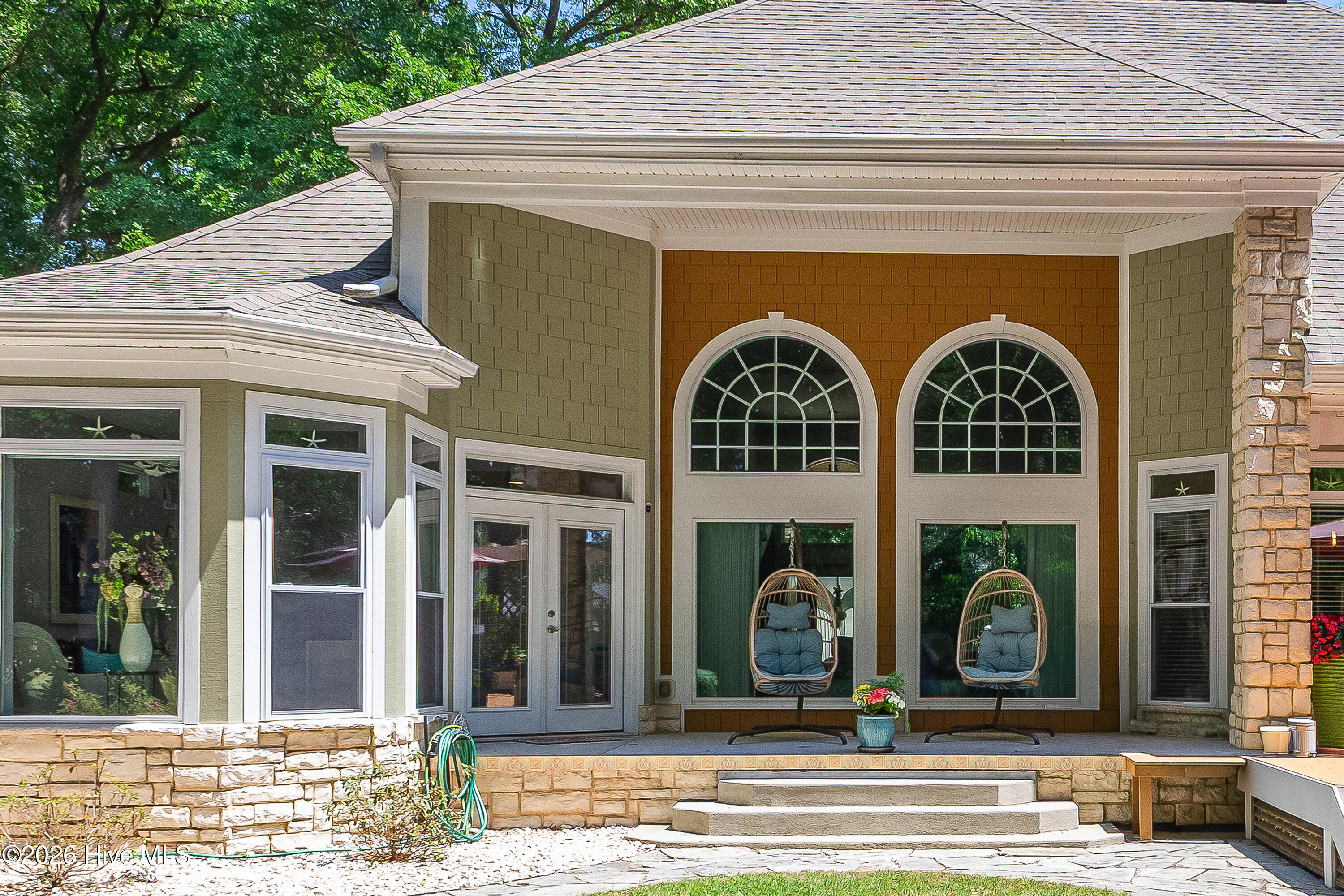 100570031 | Photo 49