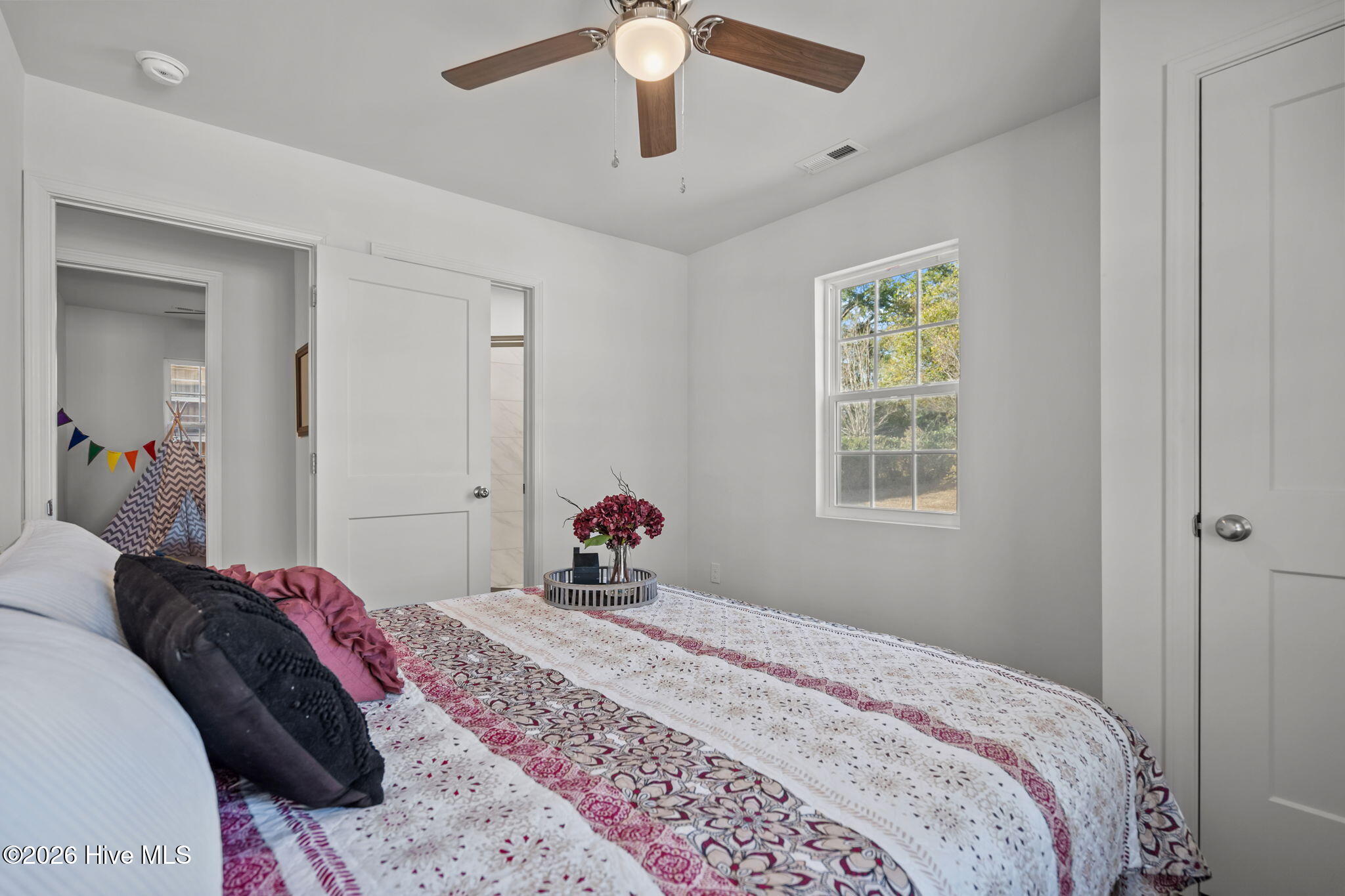 100550477 | Photo 19