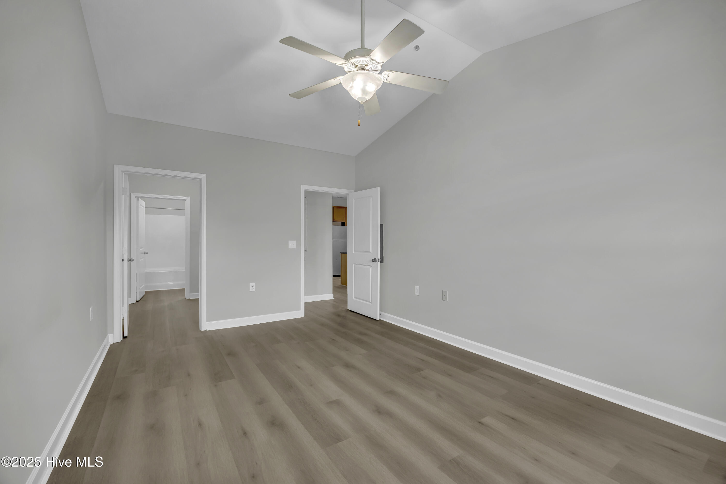 100521758 | Photo 12